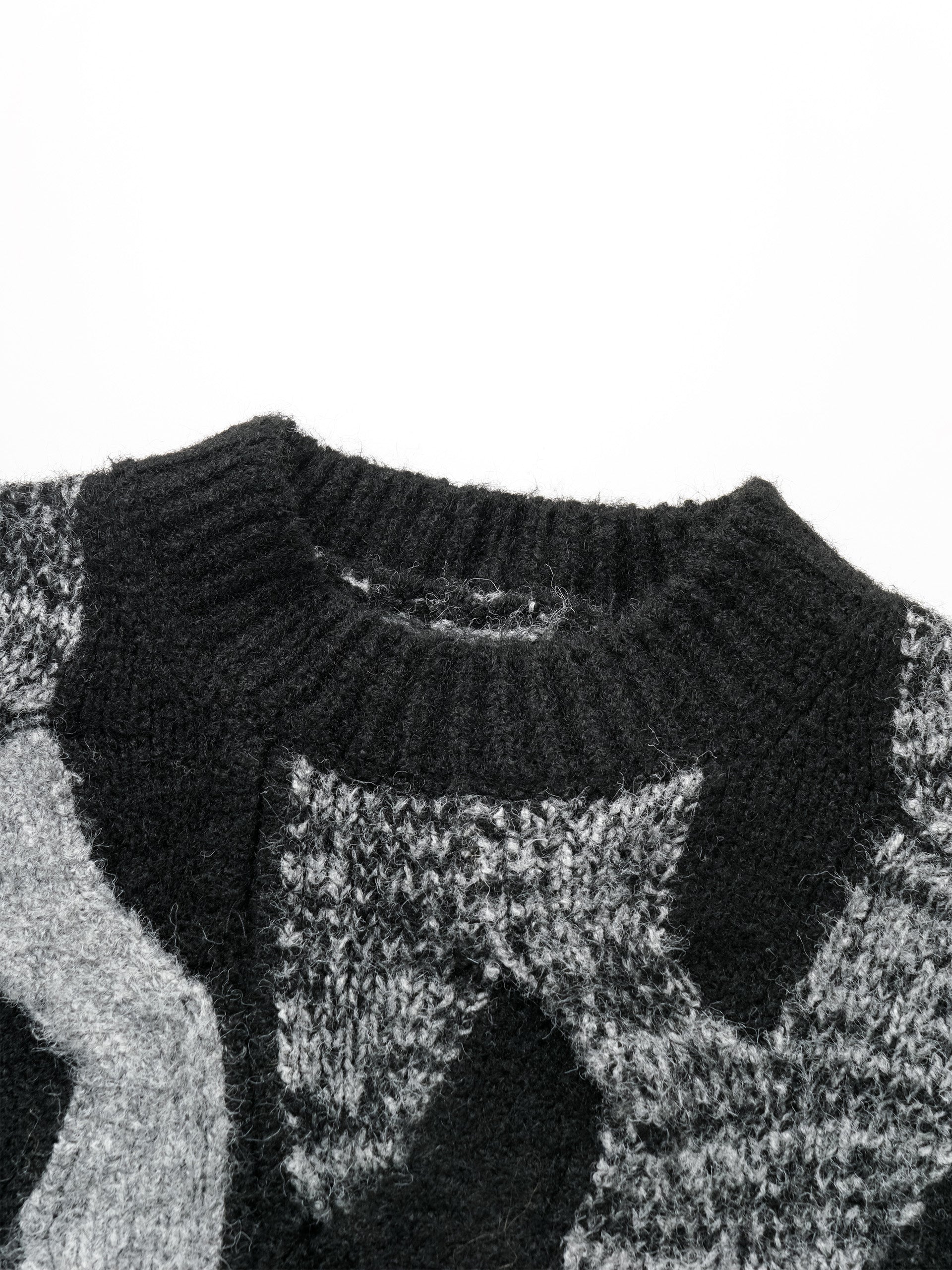 CABLE KNIT SWEATER
