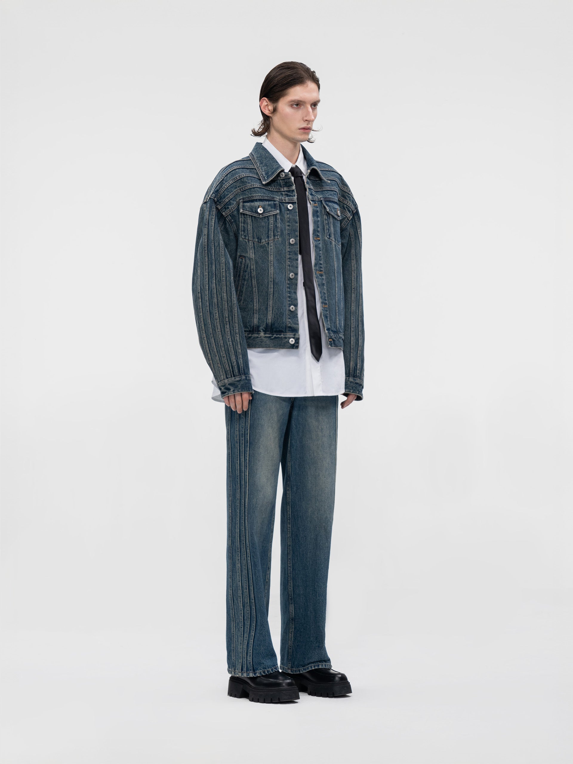 MULTI SEAM STRAIGHT LEG DENIM