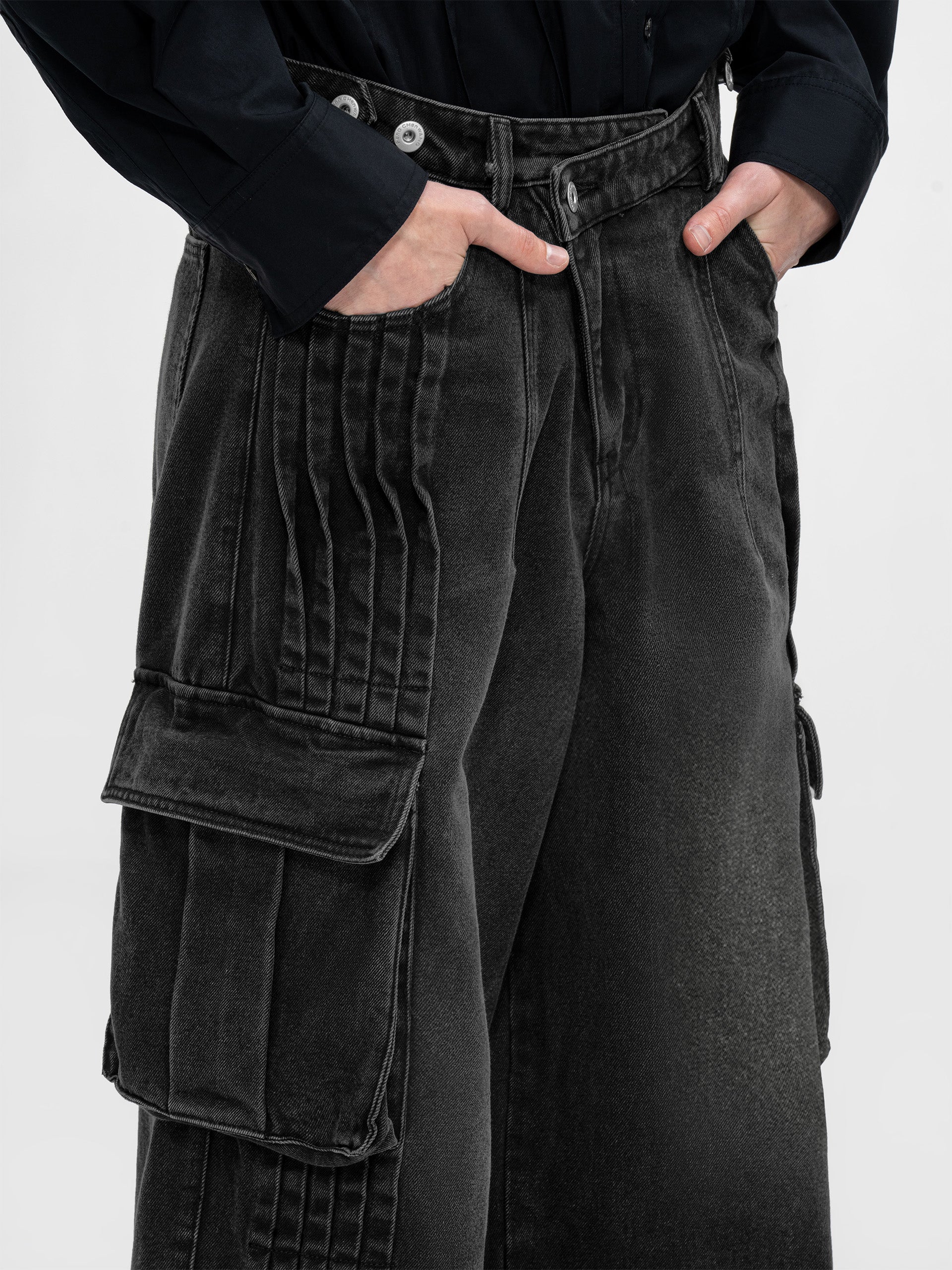 PLEATED CARGO TROUSERS