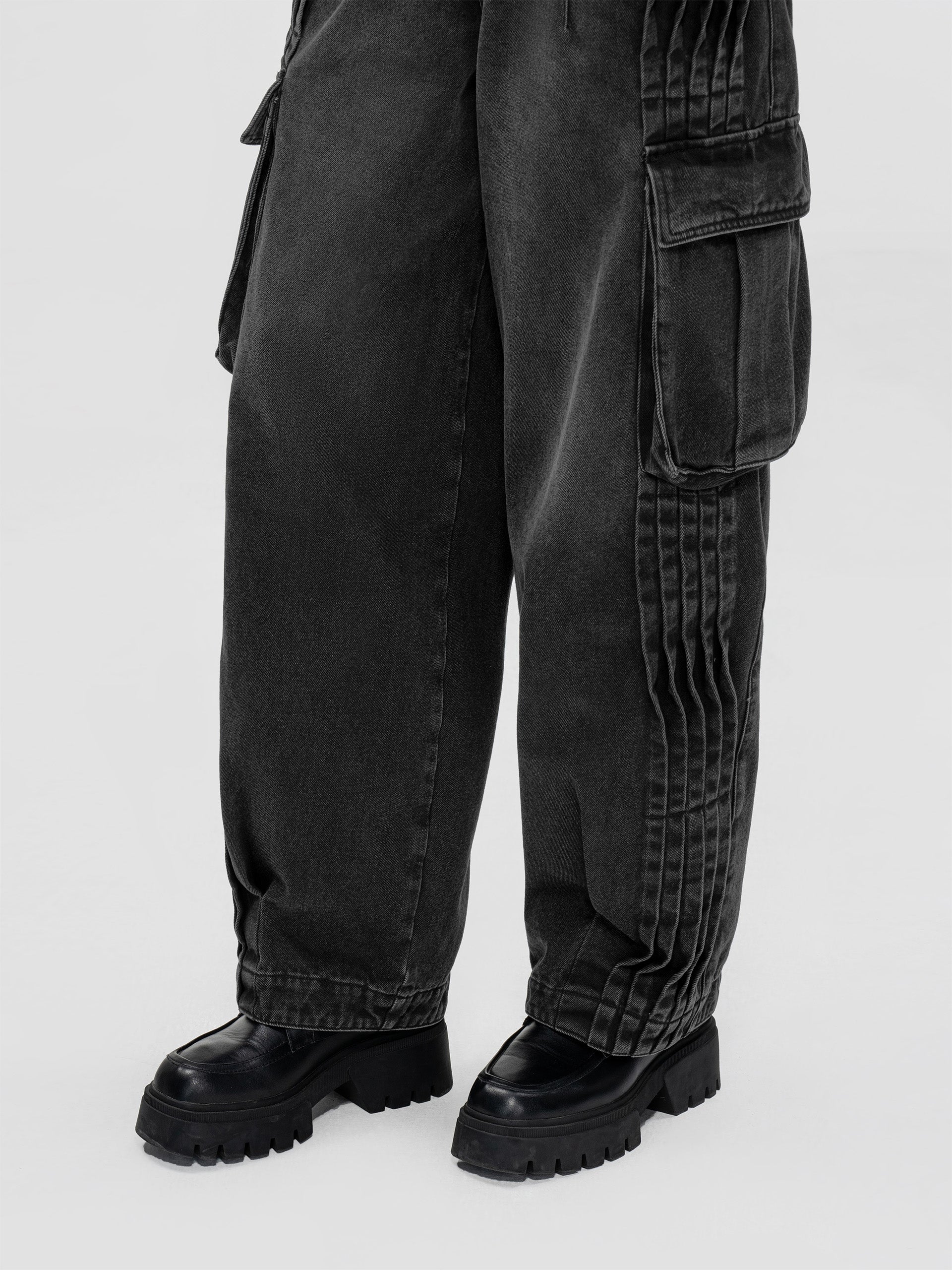 PLEATED CARGO TROUSERS