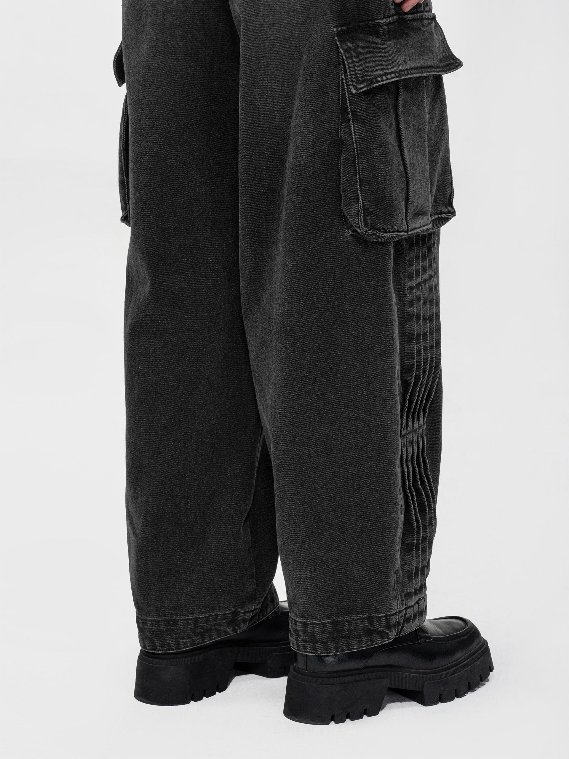 PLEATED CARGO TROUSERS