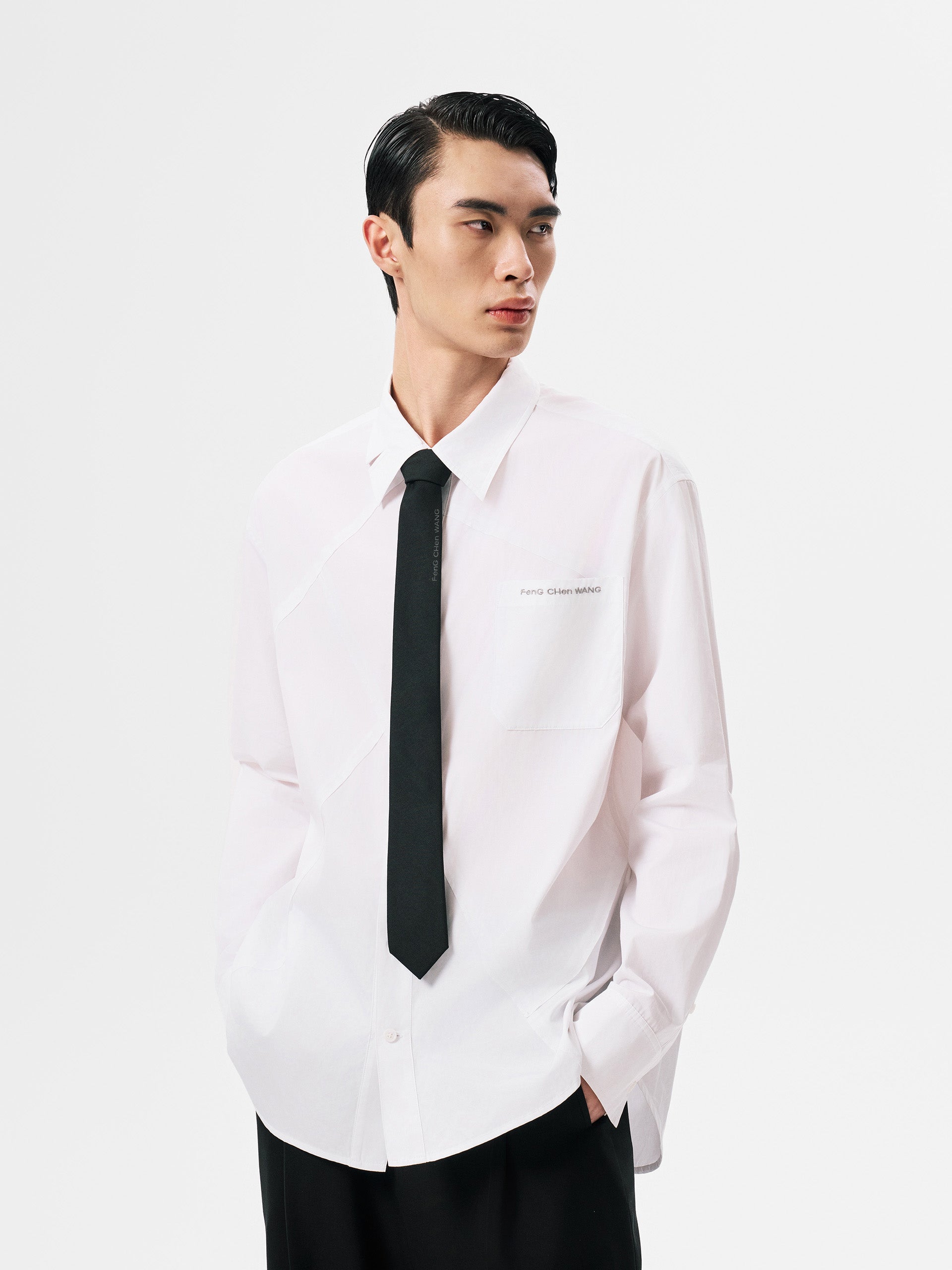 BLACK LOGO TIE