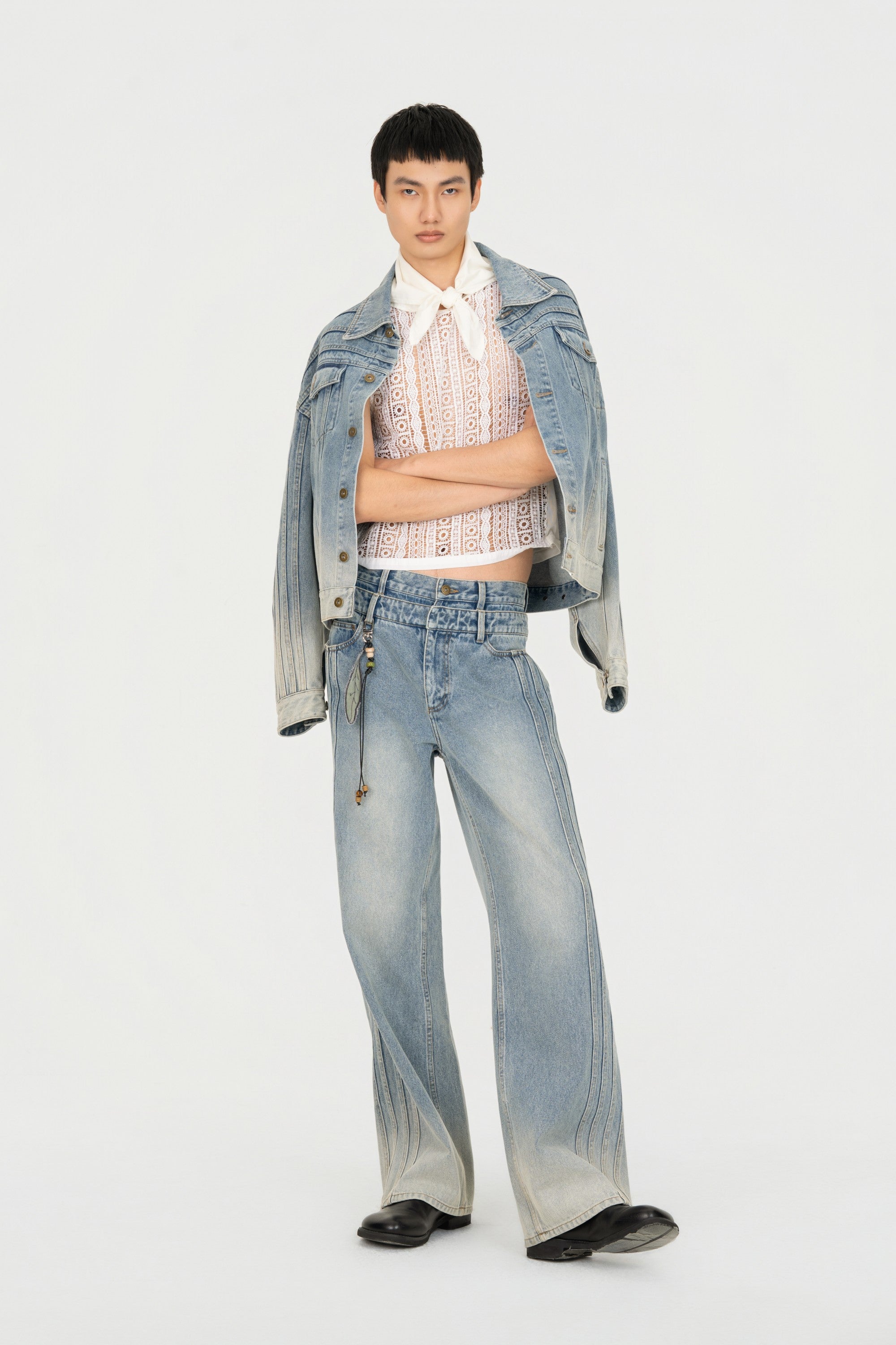 CARGO TROUSERS IN SPRAY PAINTED