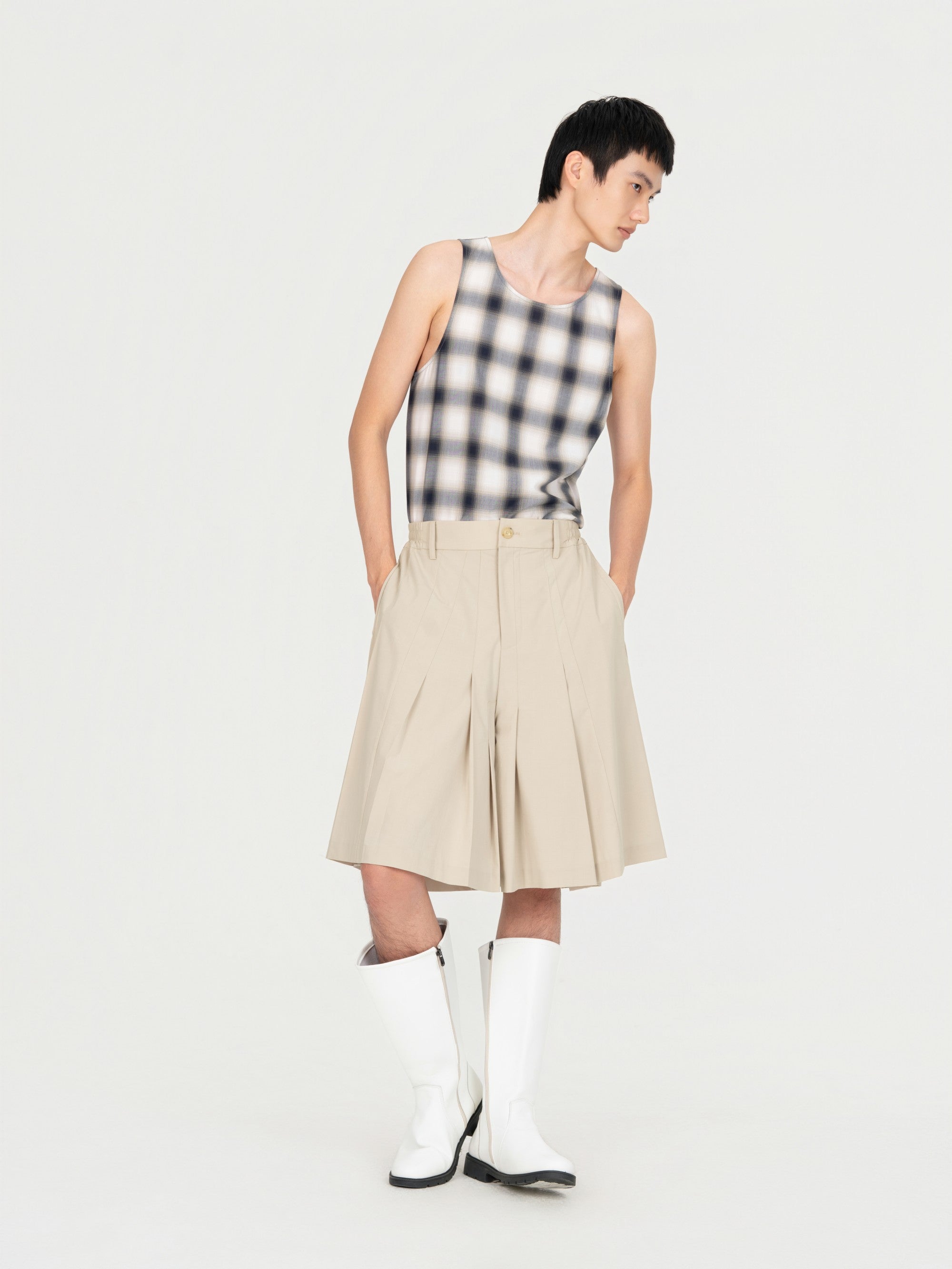 ILREGULAR PLEATS SHORT