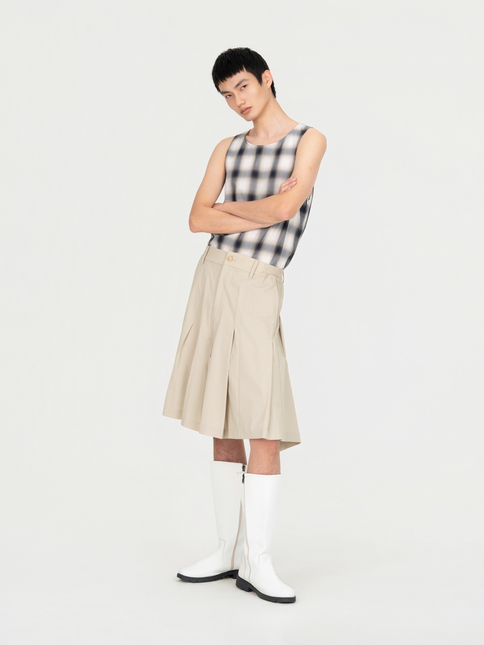 ILREGULAR PLEATS SHORT