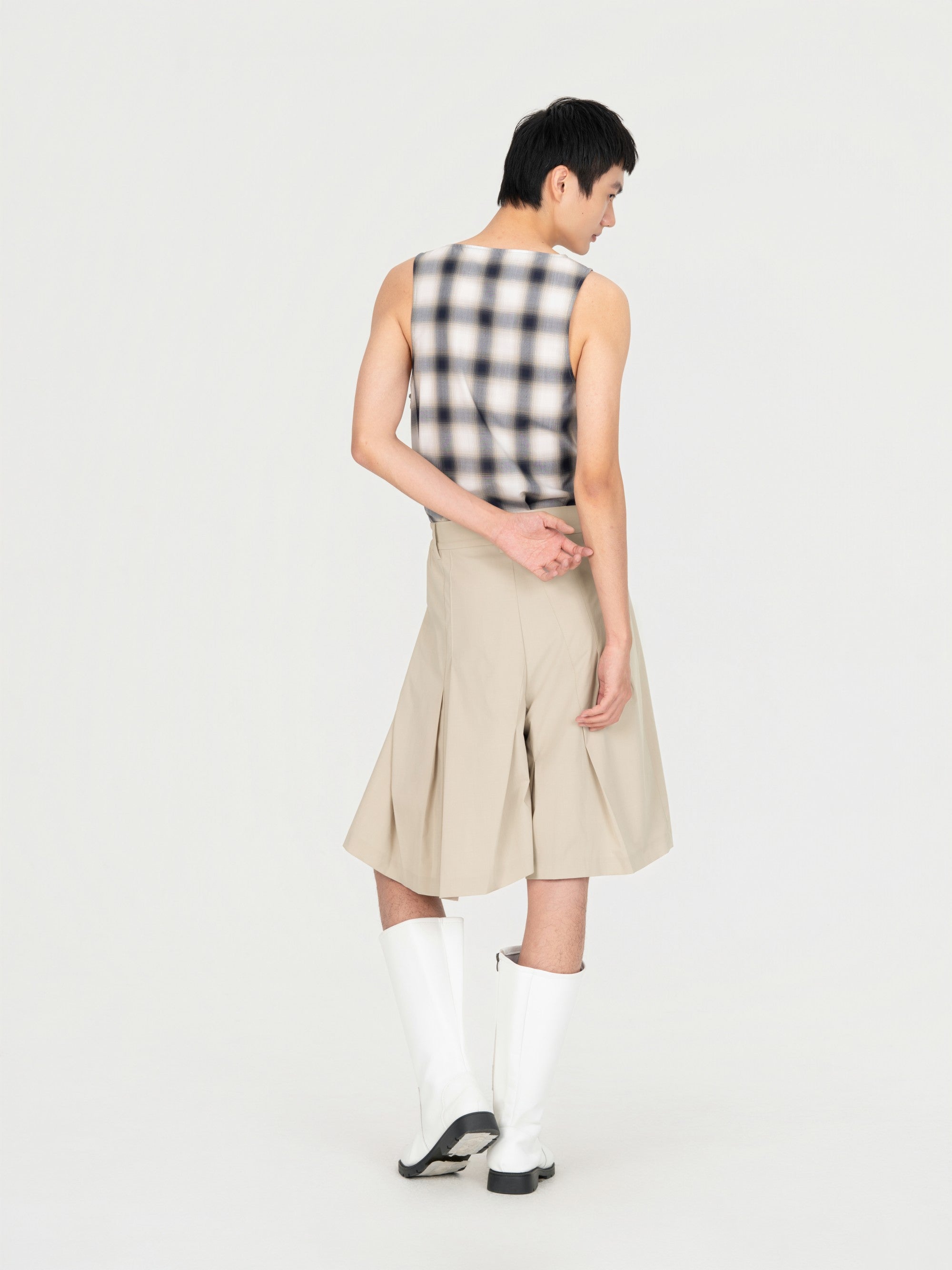 ILREGULAR PLEATS SHORT