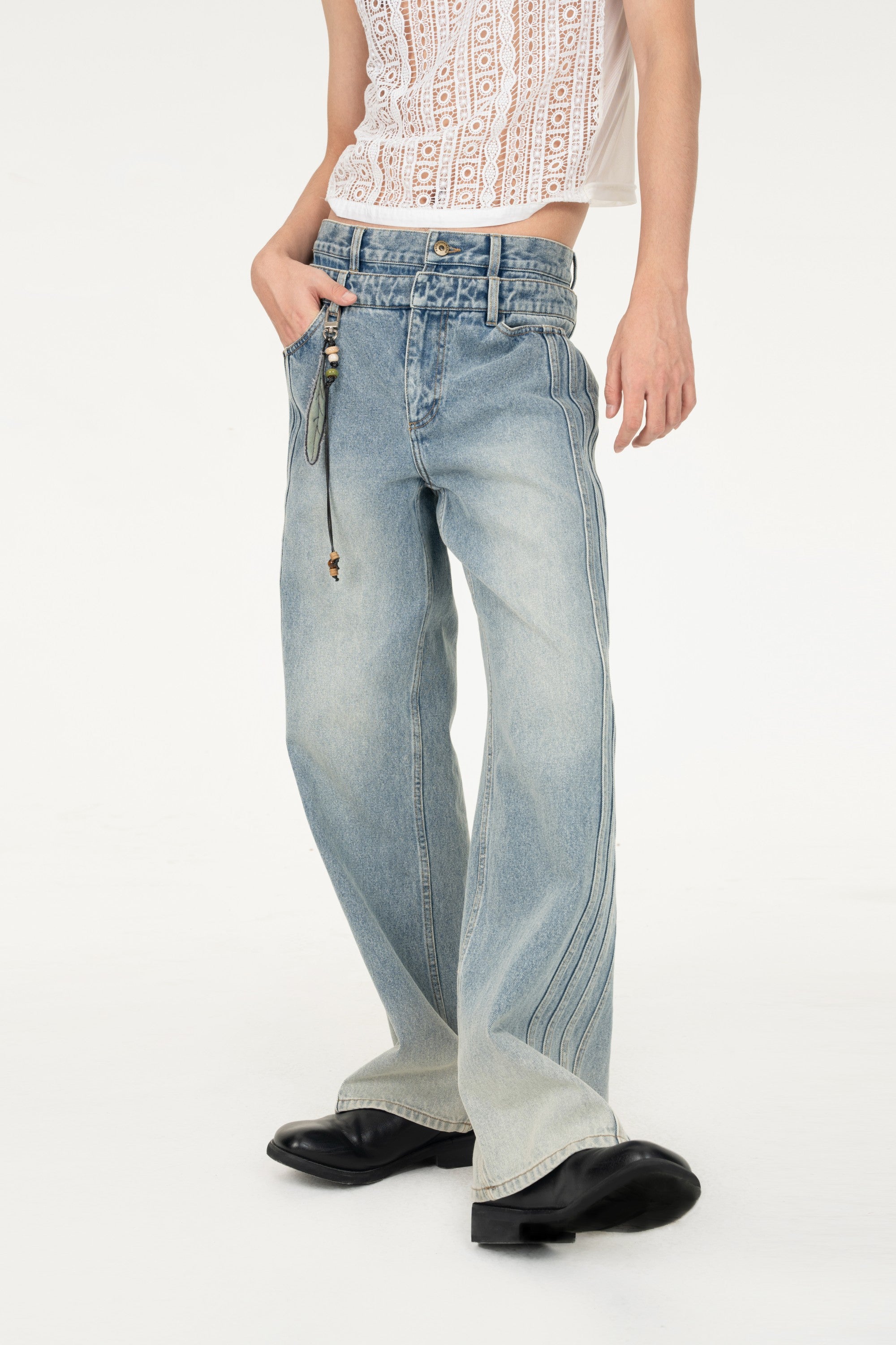 CARGO TROUSERS IN SPRAY PAINTED