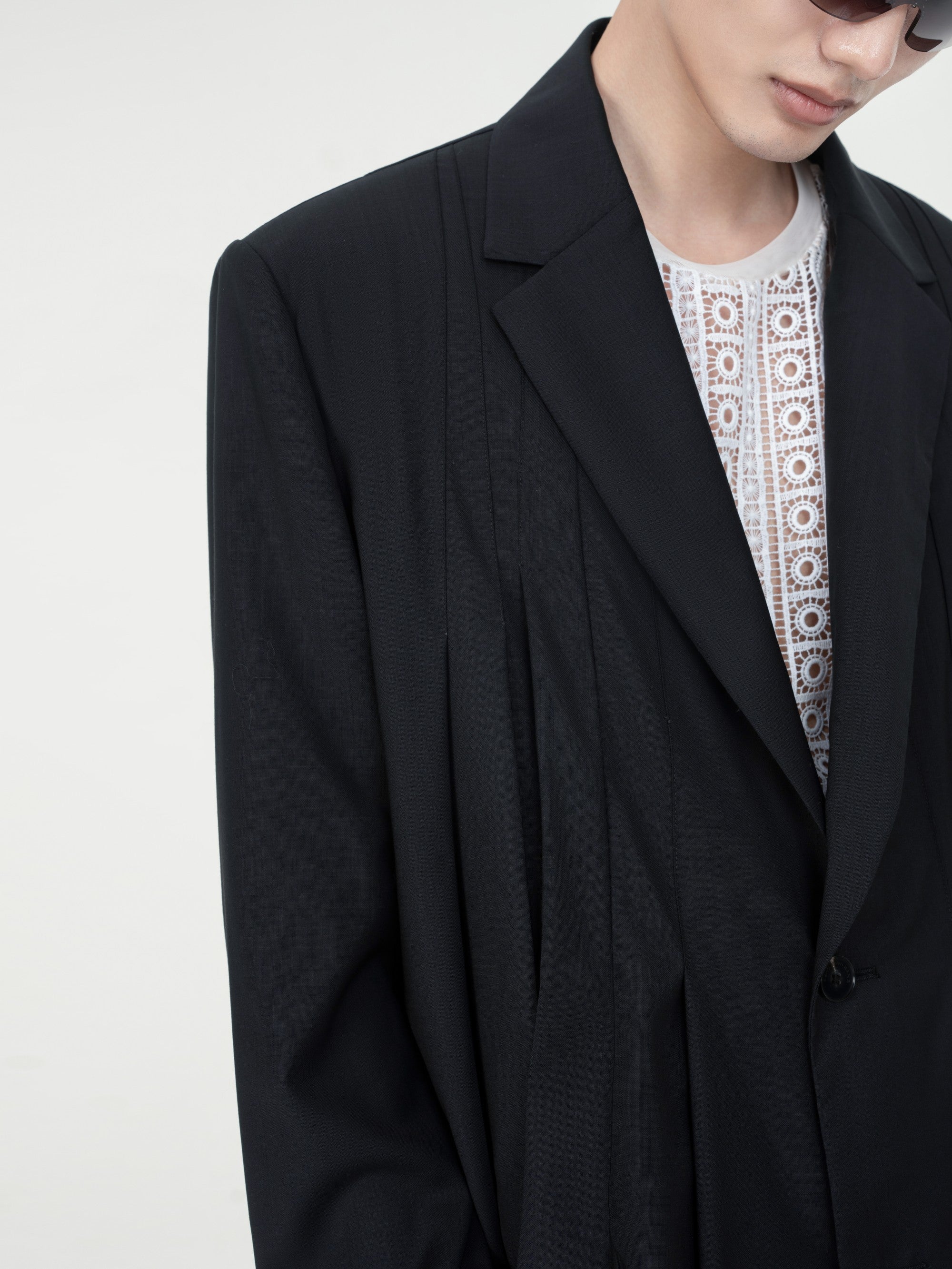 ILREGULAR PLEATS BLAZER