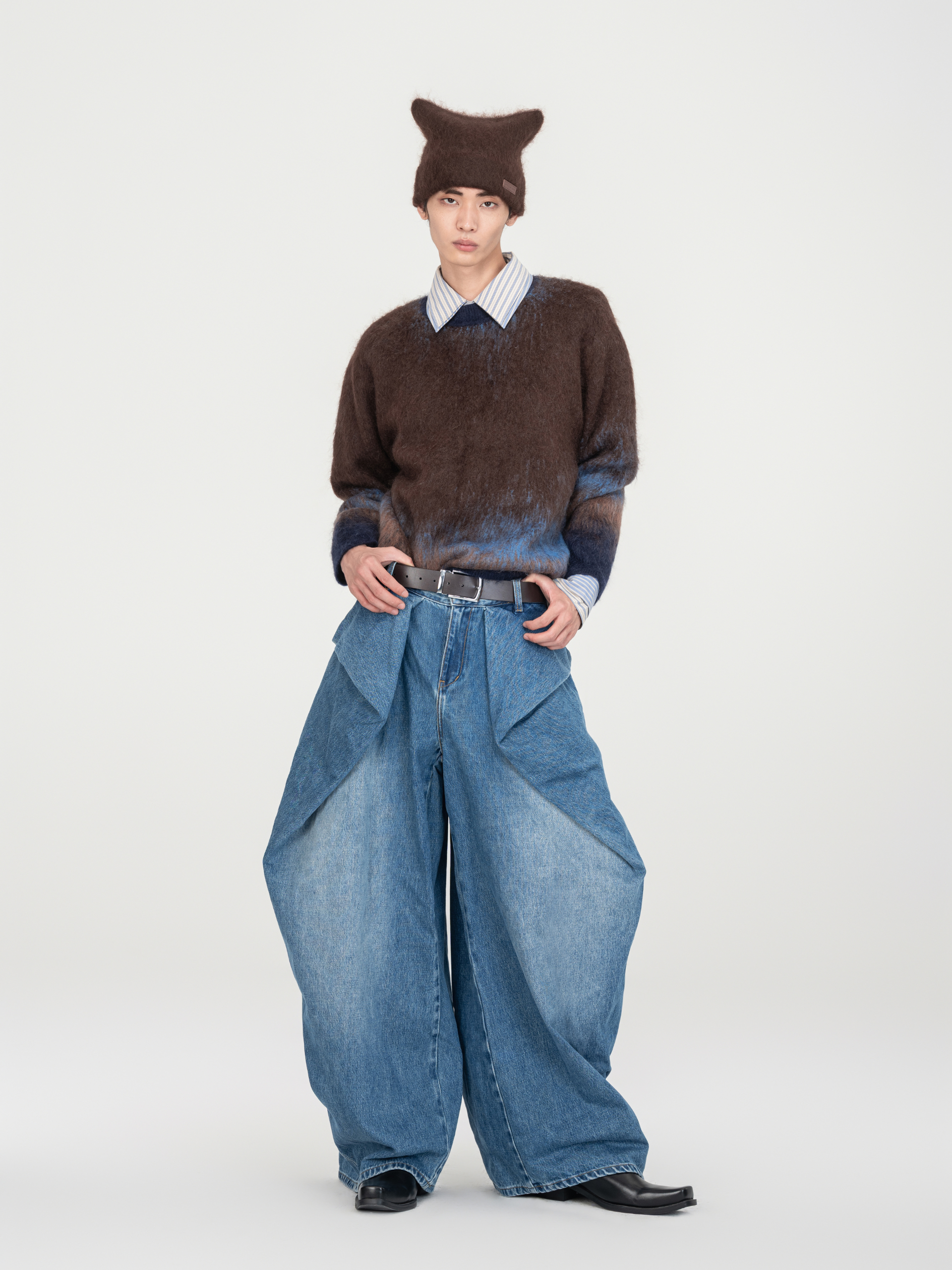 WASHED PLEATED OVERSIZED JEANS