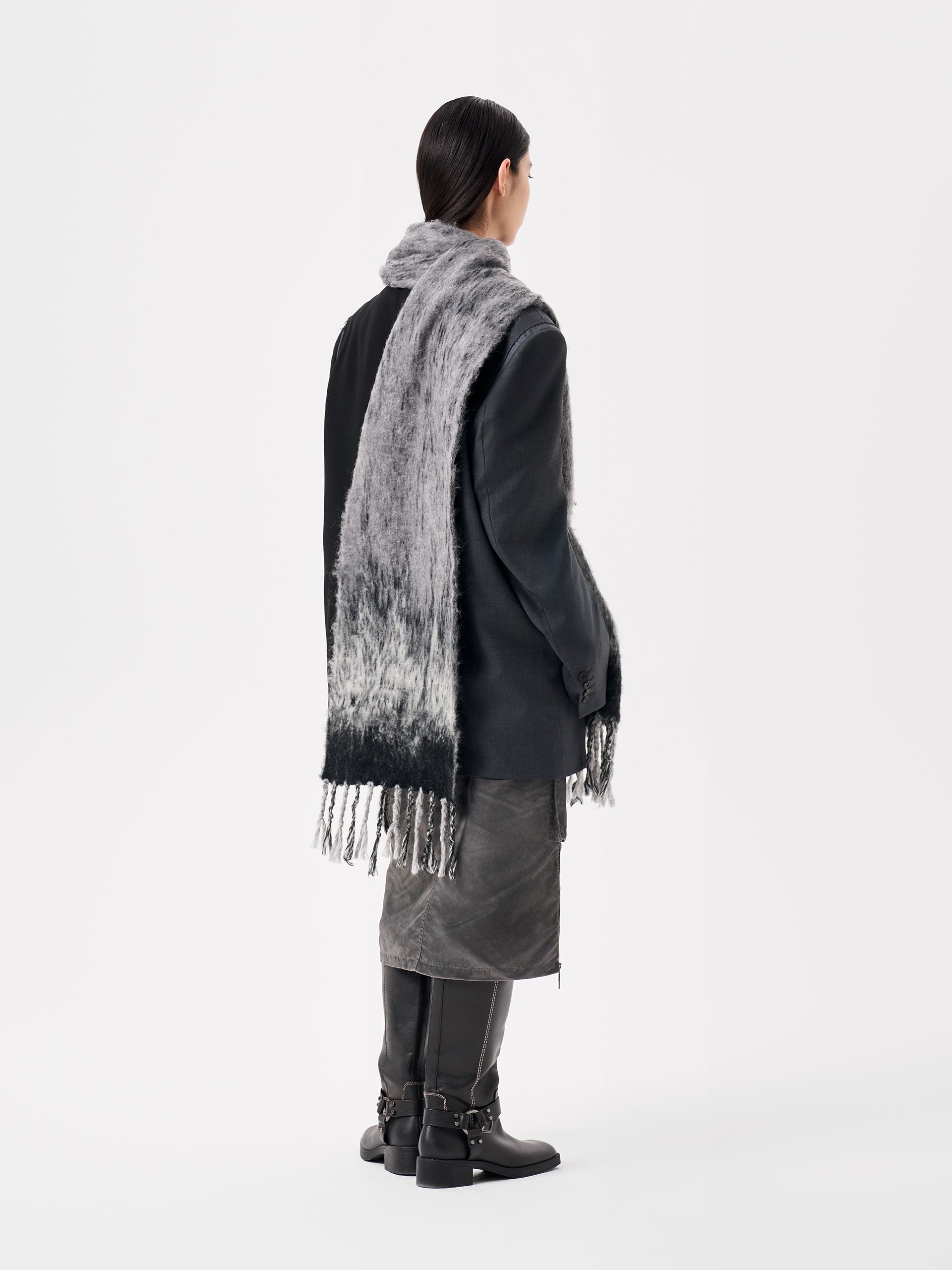 GRAY GRADIENT JACQUARD SCARF