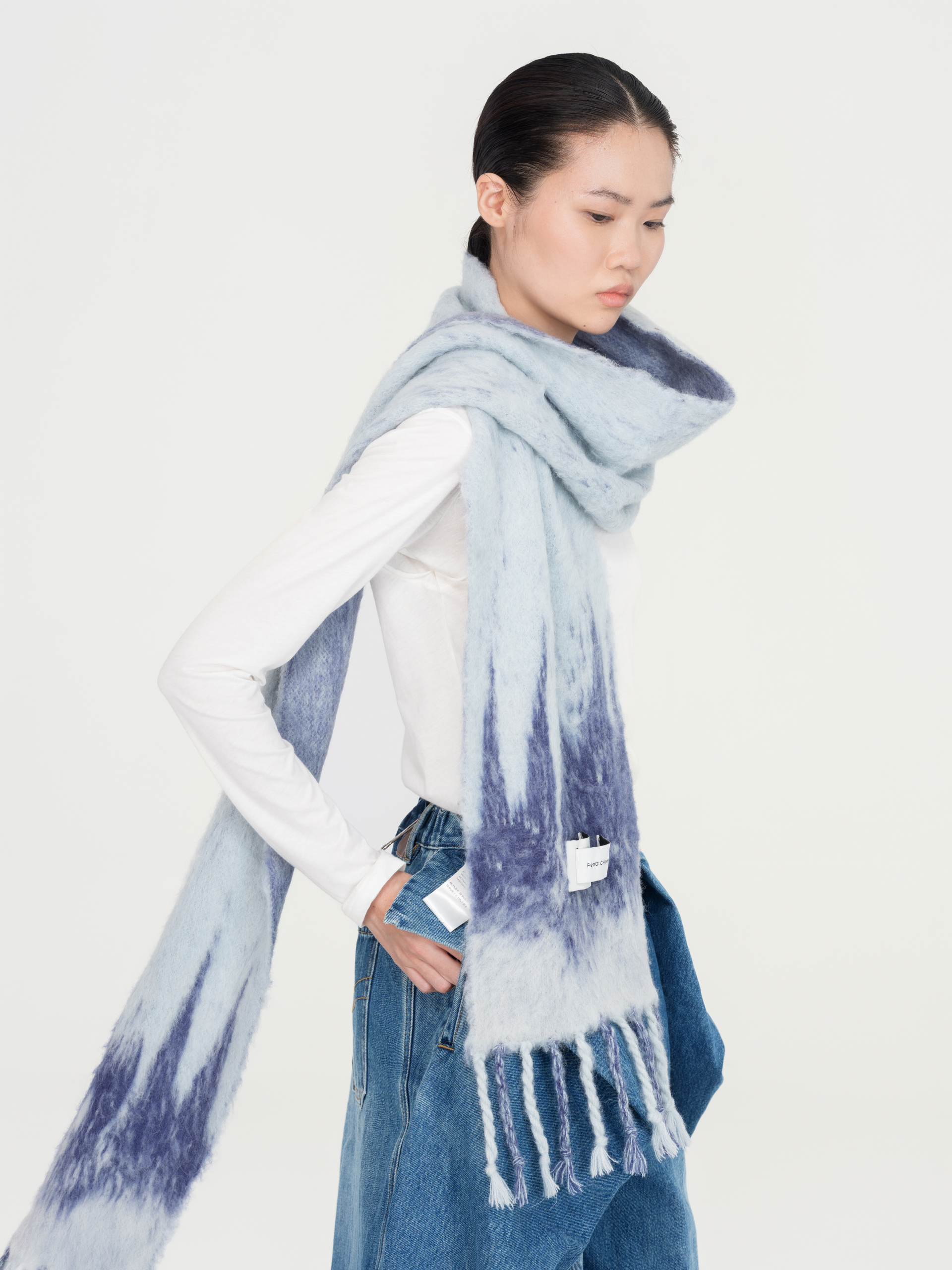 GRADIENT JACQUARD KNIT SCARF