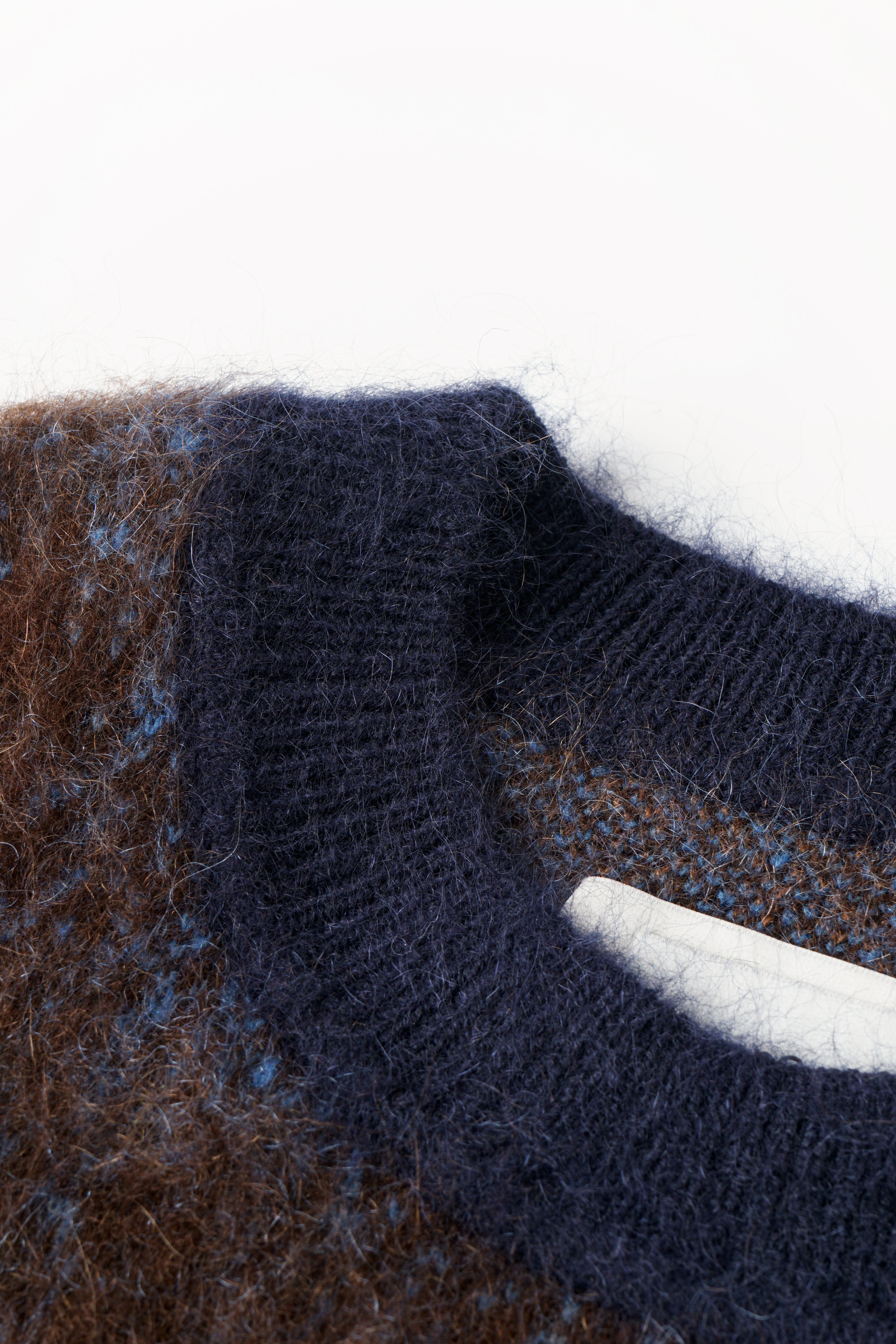BROWN-TO-BLUE GRADIENT SWEATER
