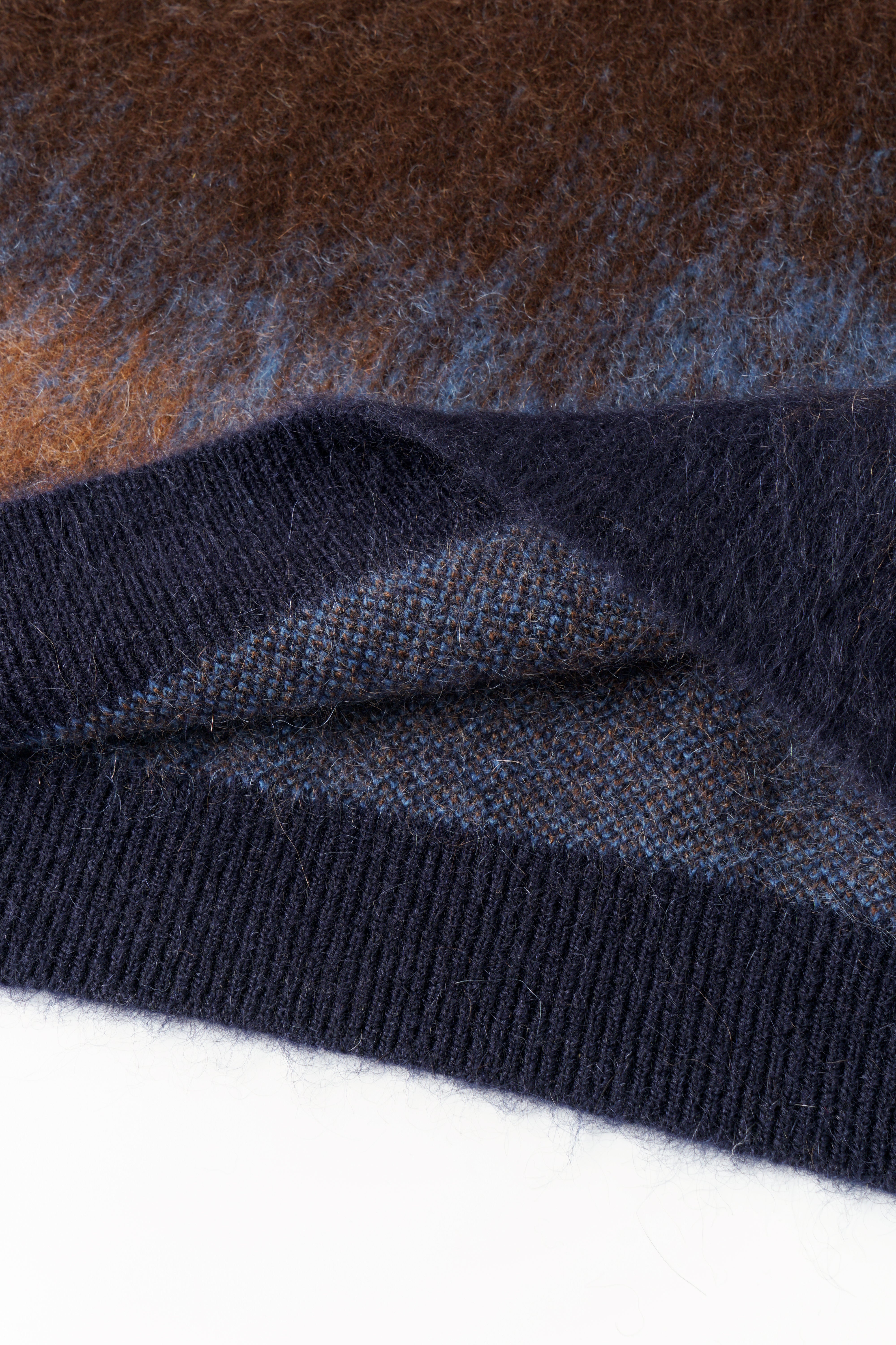 BROWN-TO-BLUE GRADIENT SWEATER