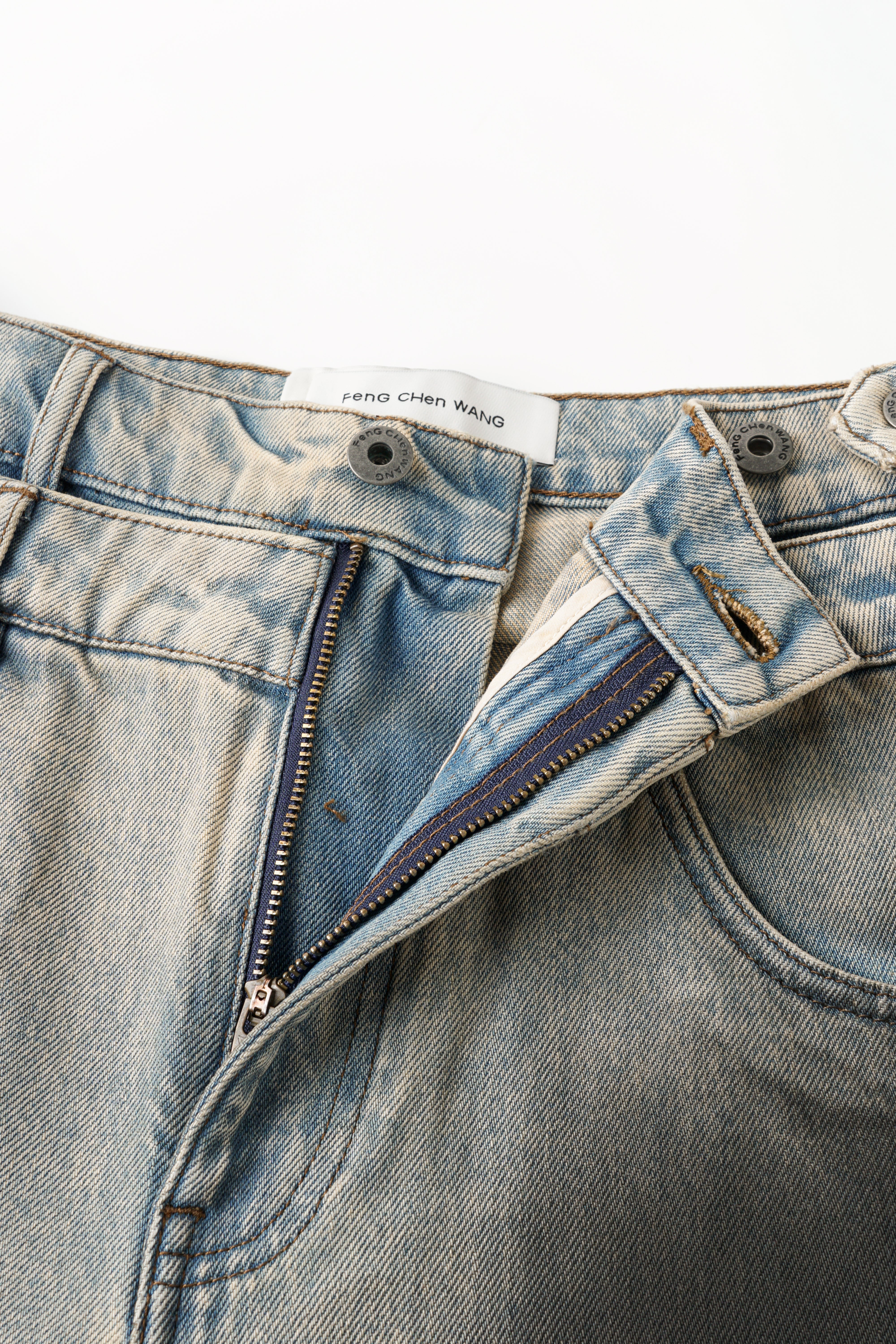 BLUE-TO-BLACK VINTAGE OMBRE JEANS