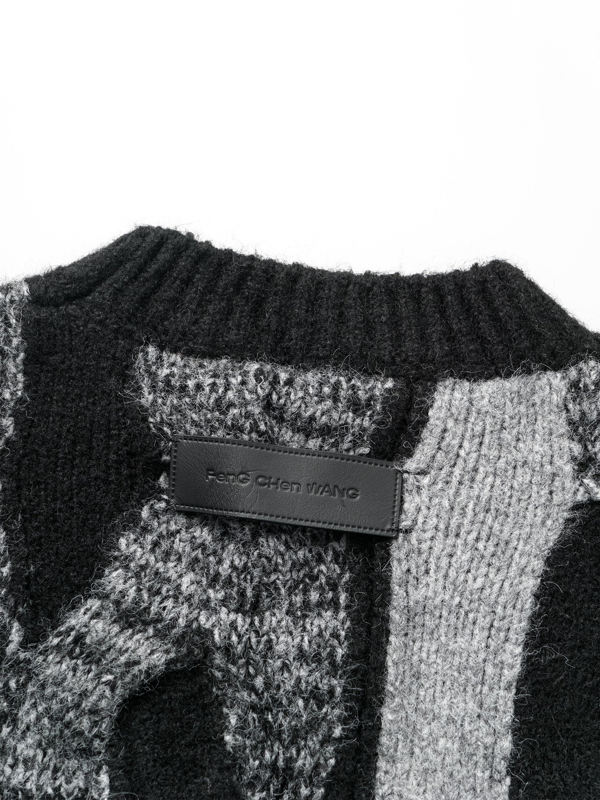 CABLE KNIT SWEATER