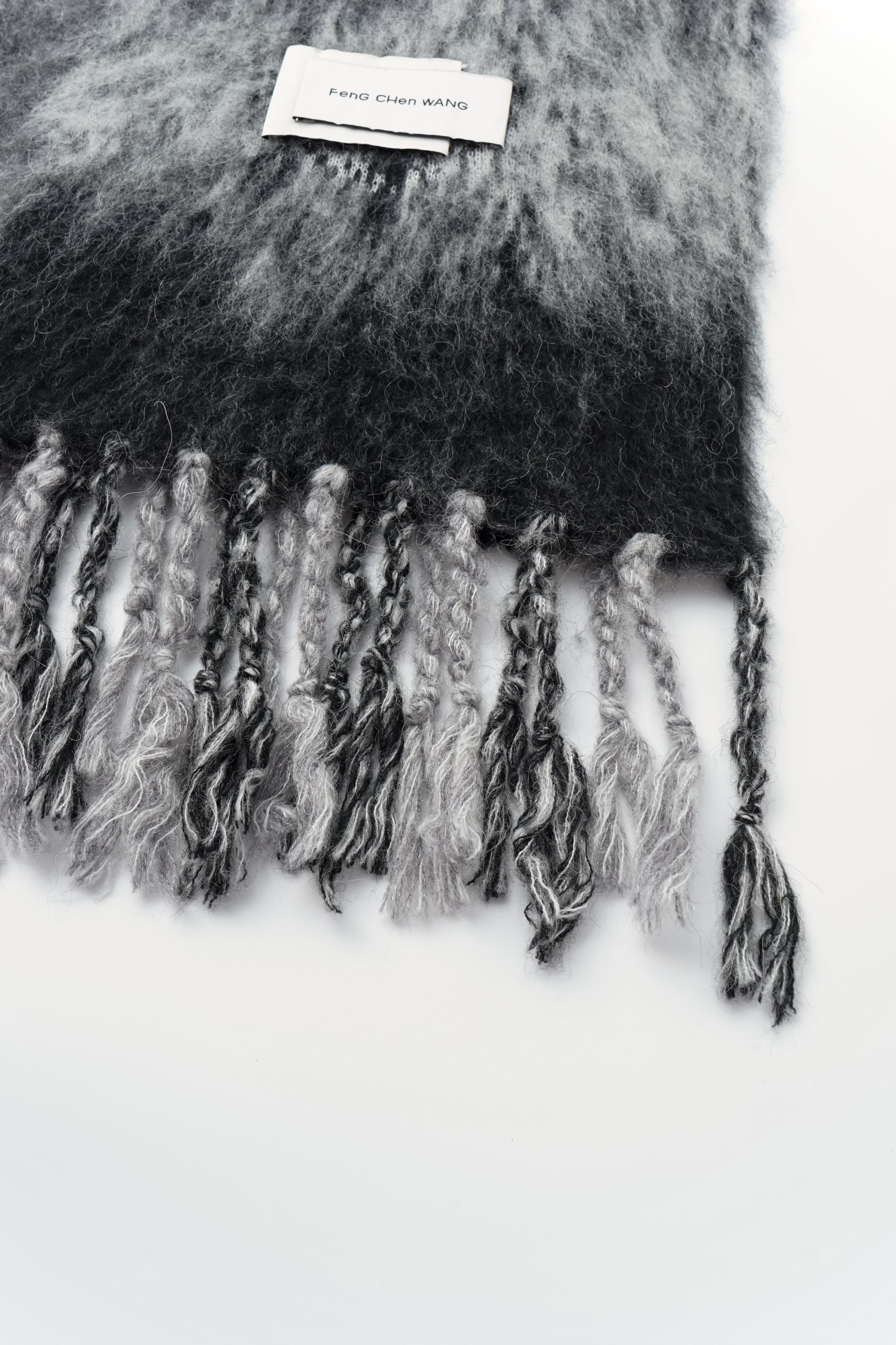 GRAY GRADIENT JACQUARD SCARF