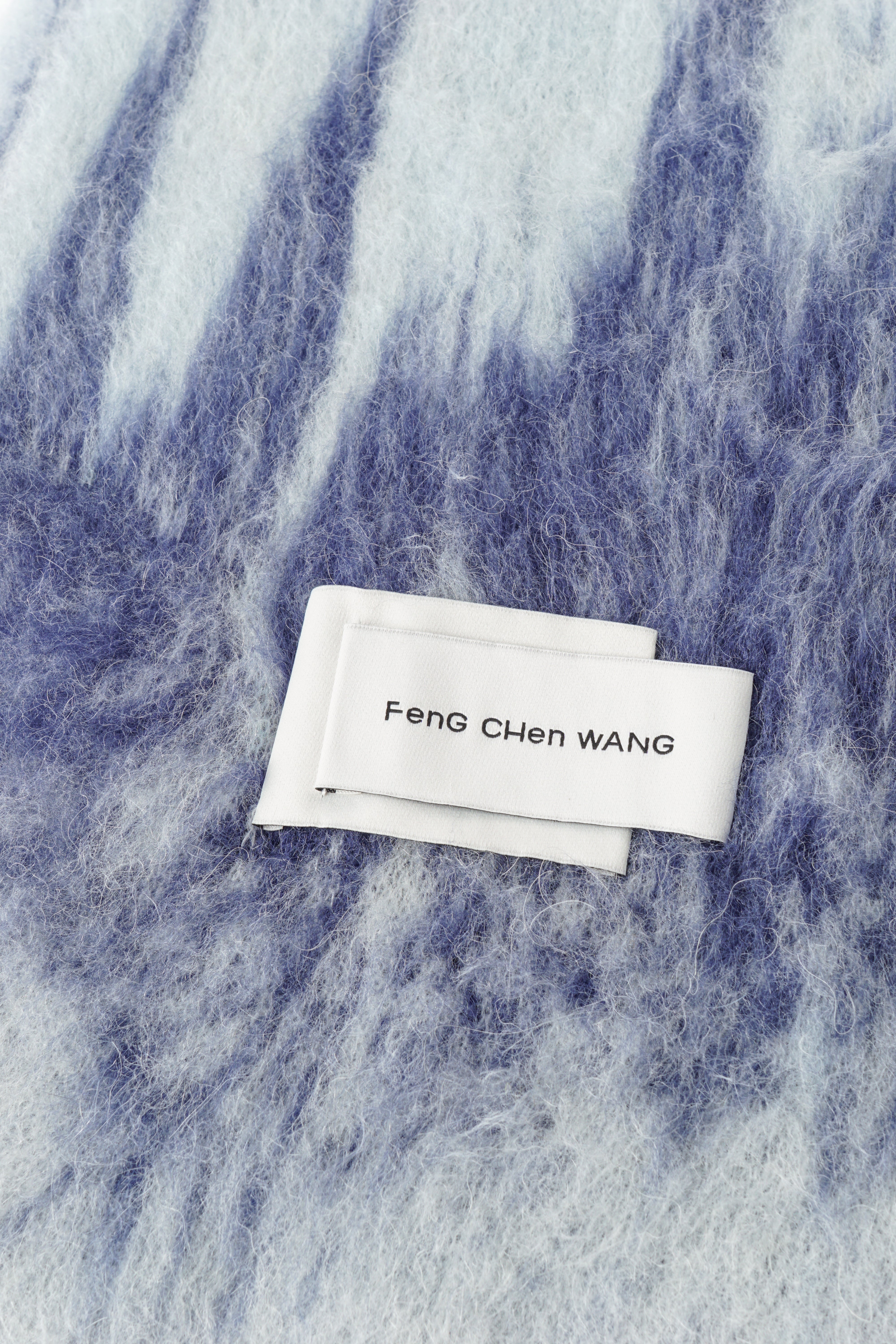 GRADIENT JACQUARD KNIT SCARF
