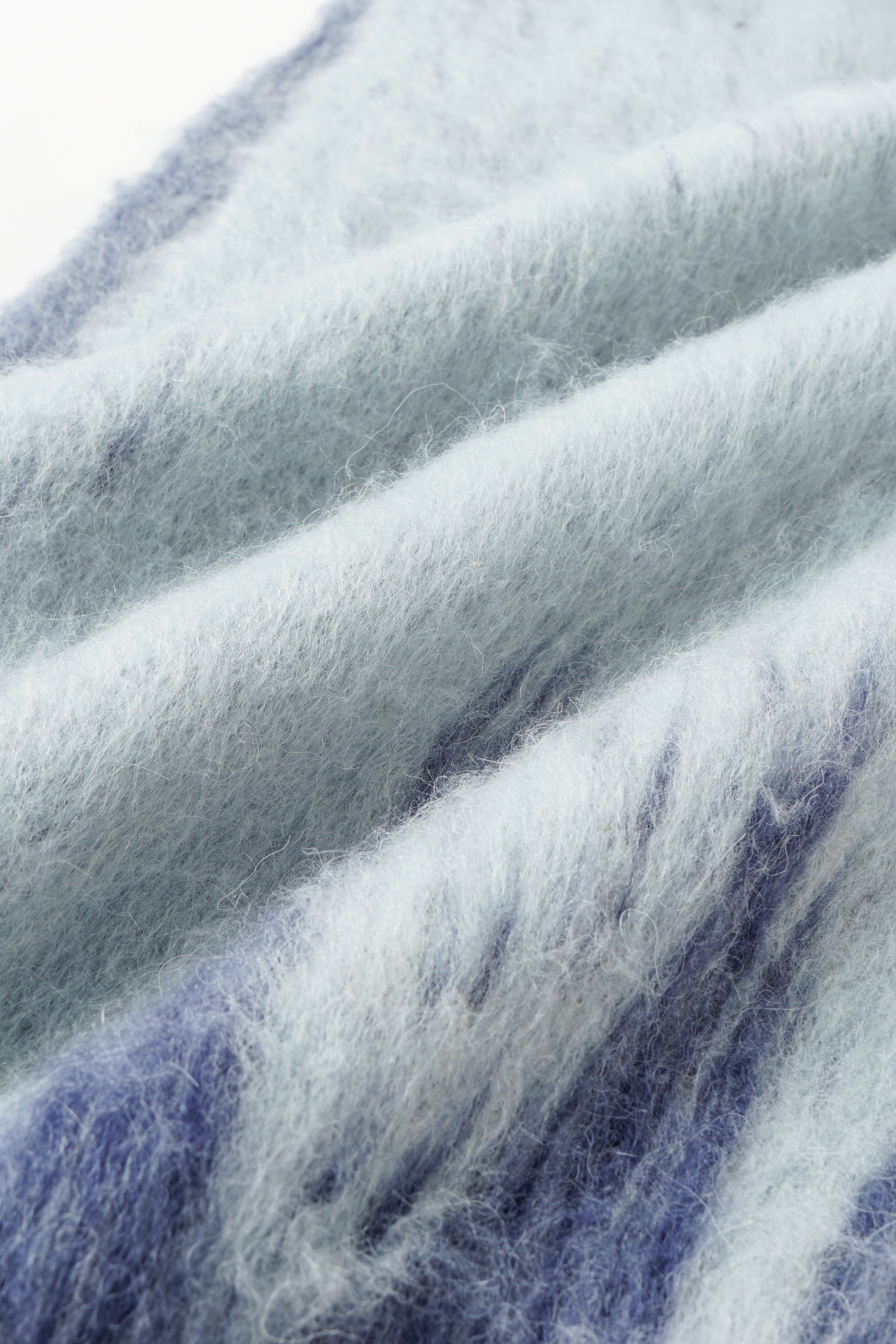 GRADIENT JACQUARD KNIT SCARF