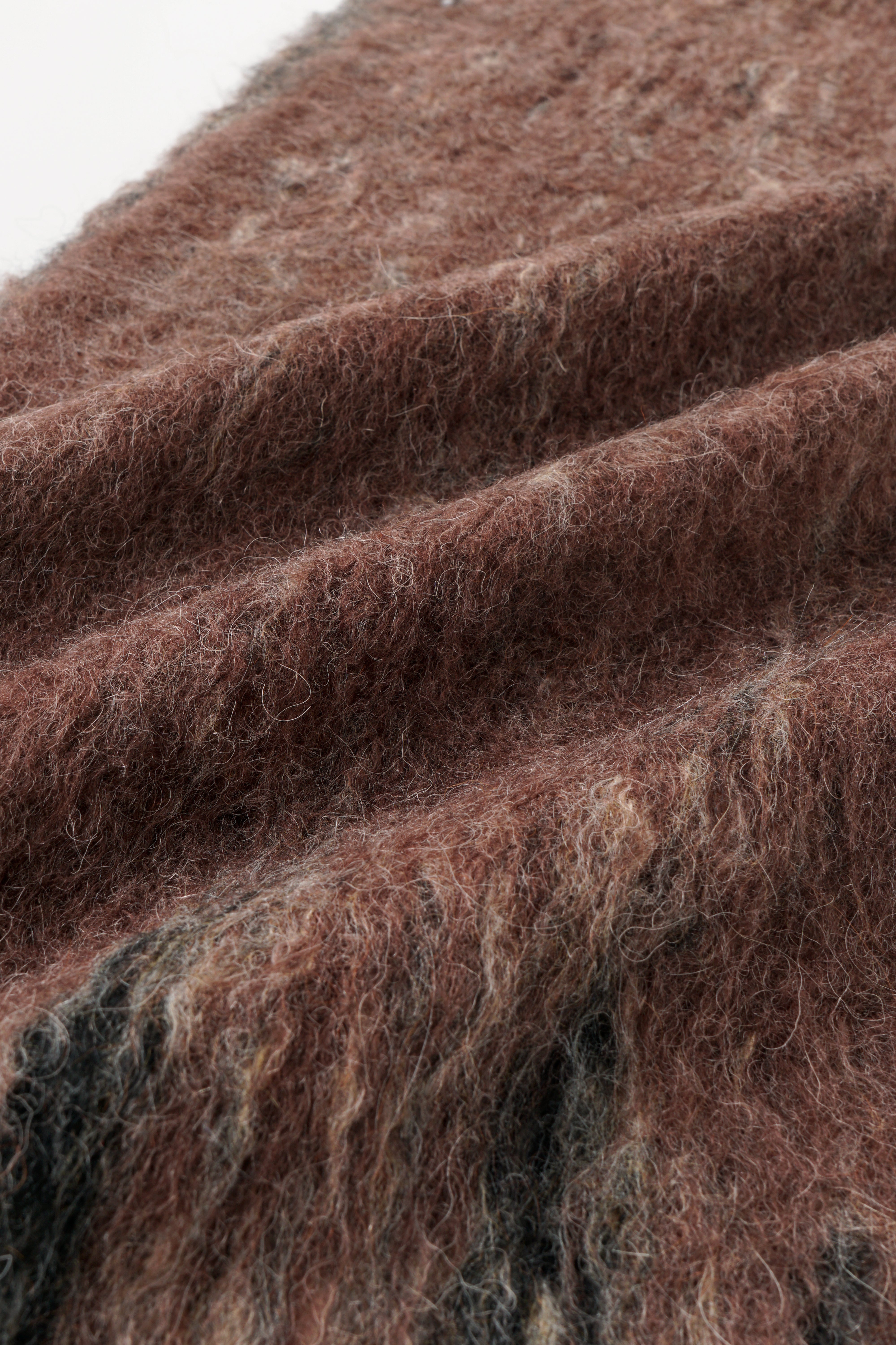 GRADIENT JACQUARD KNIT SCARF