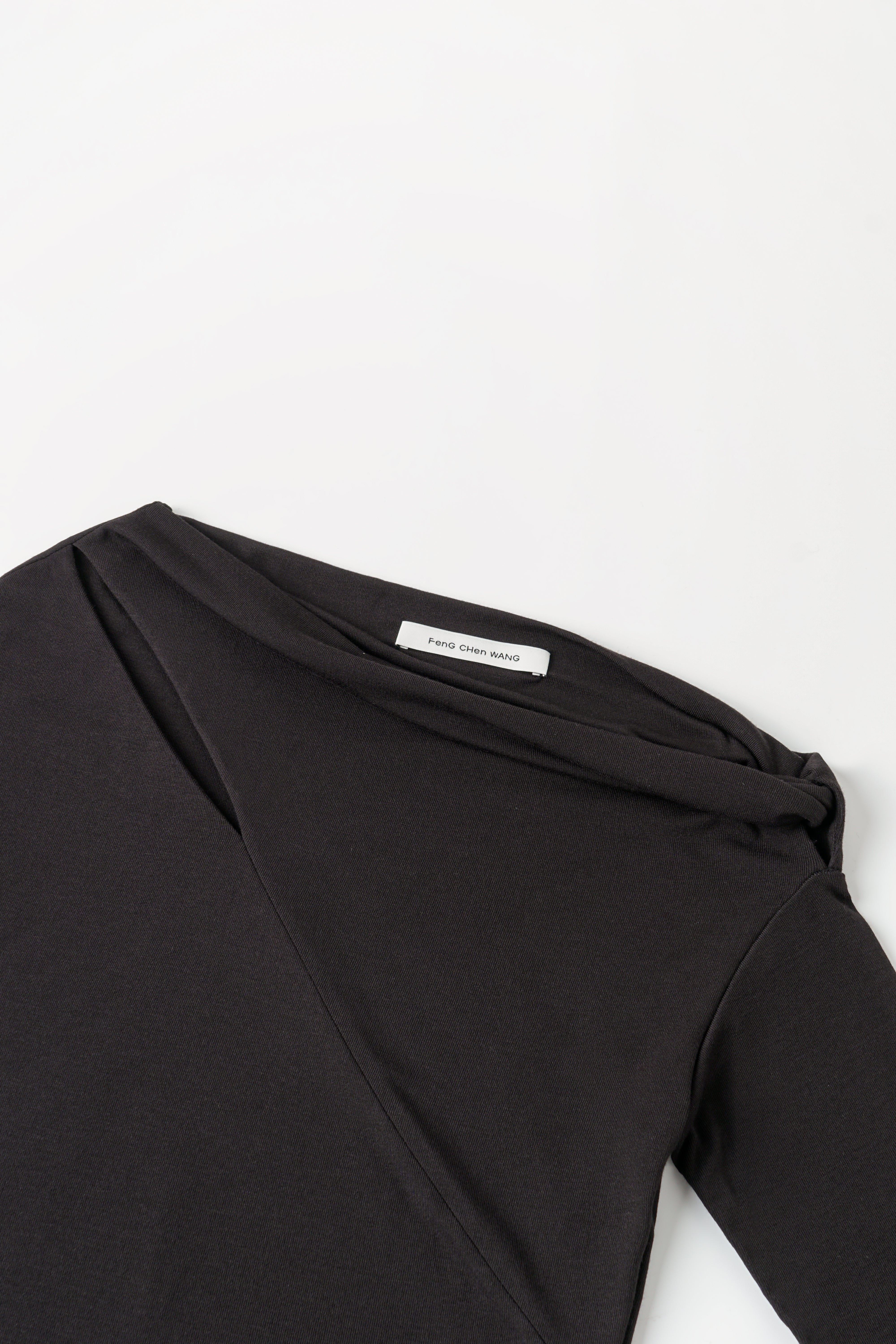 BLACK ONE-SHOULDER BASE TOP