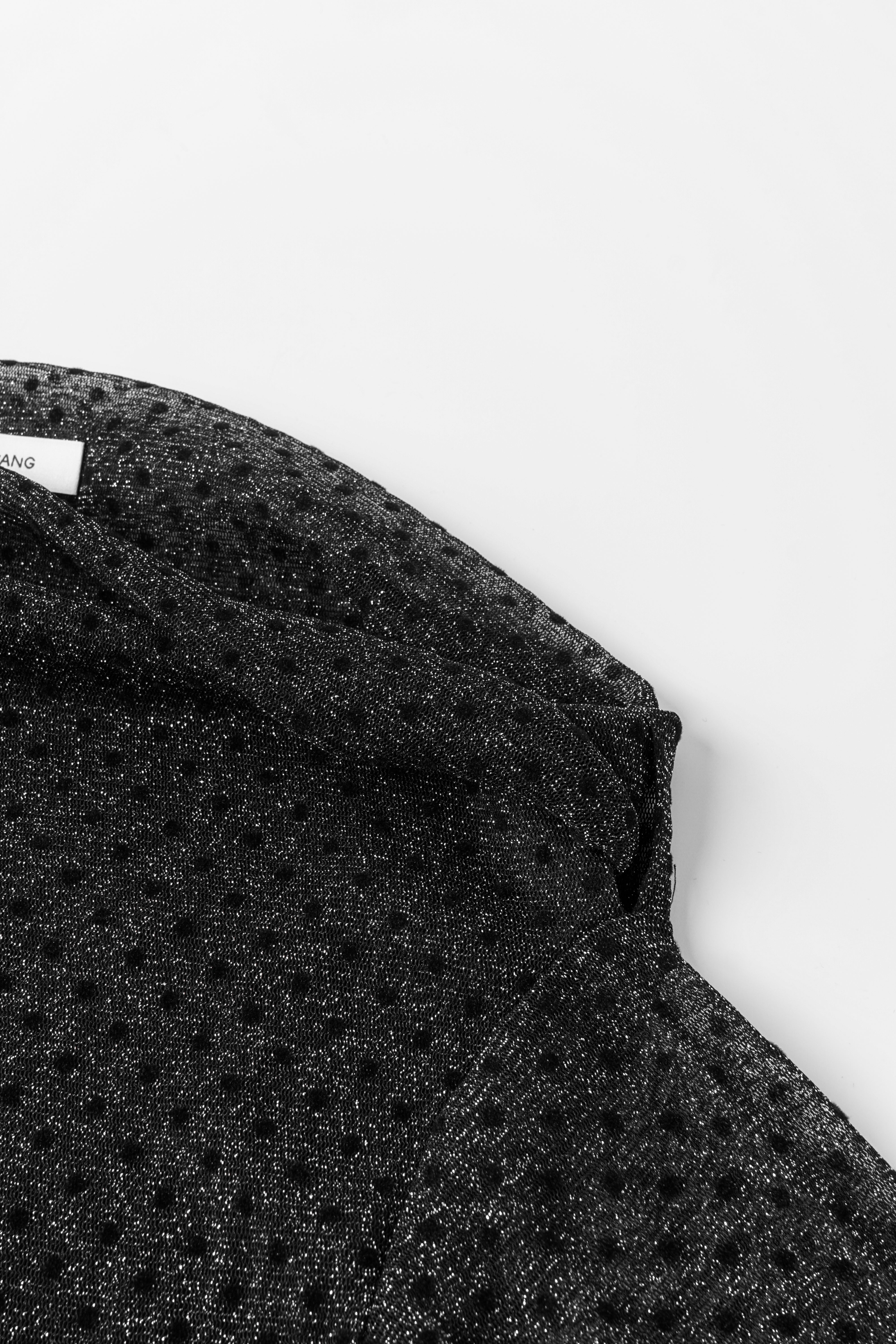 BLACK POLKA DOT ONE-SHOULDER BASE TOP