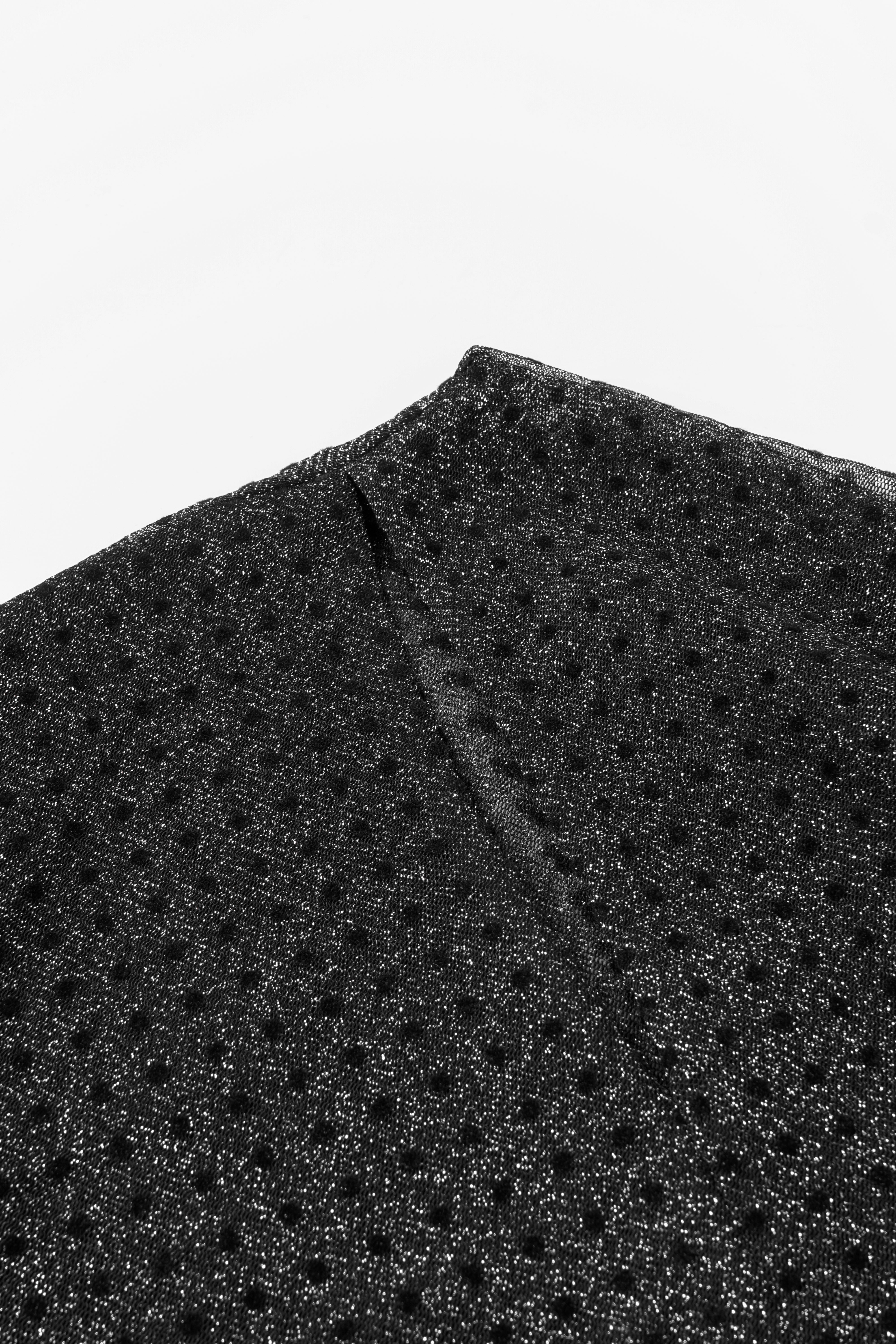 BLACK POLKA DOT ONE-SHOULDER BASE TOP