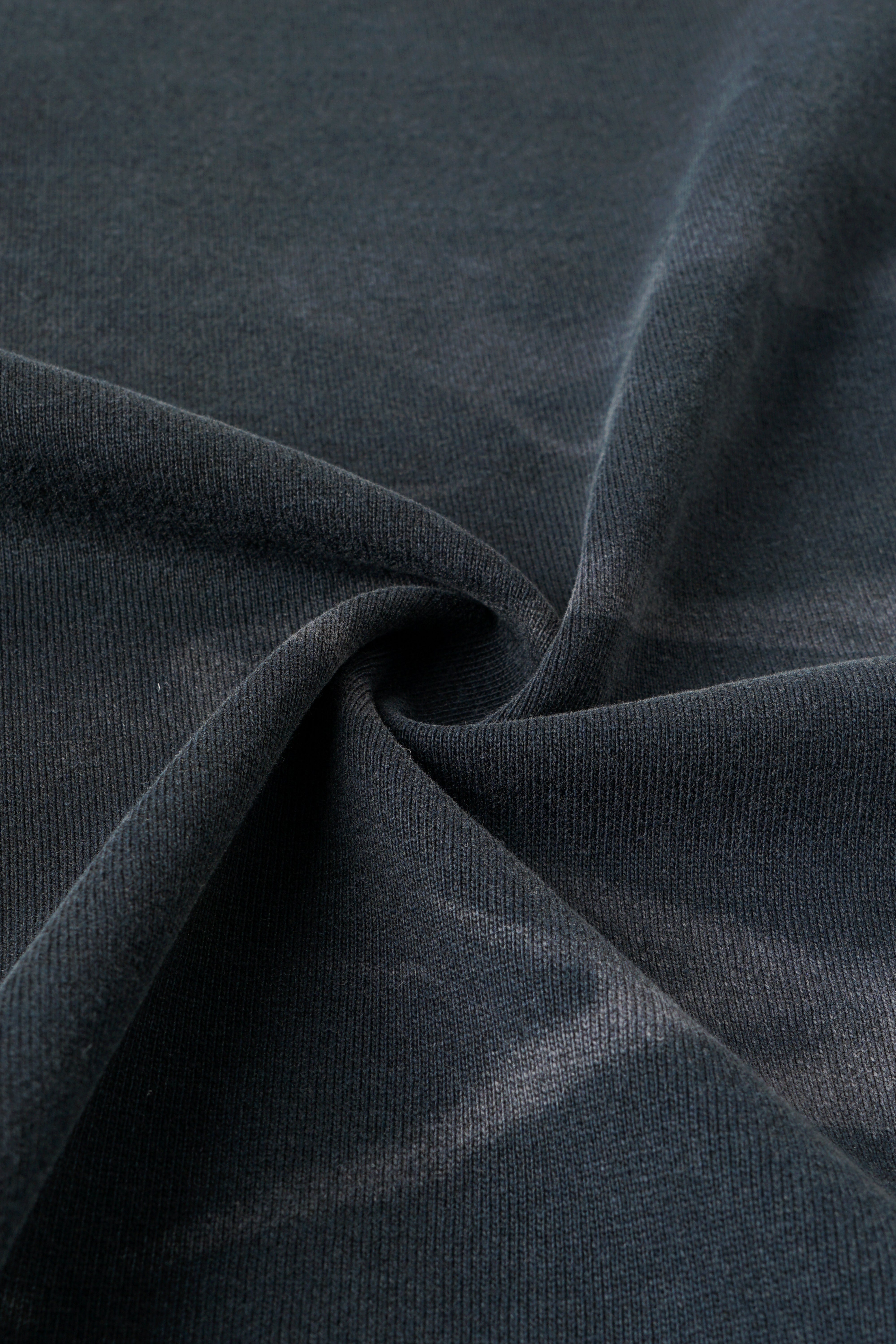 DARK NAVY WASHED BLACK-SPRAY LONG-SLEEVE T-SHIRT