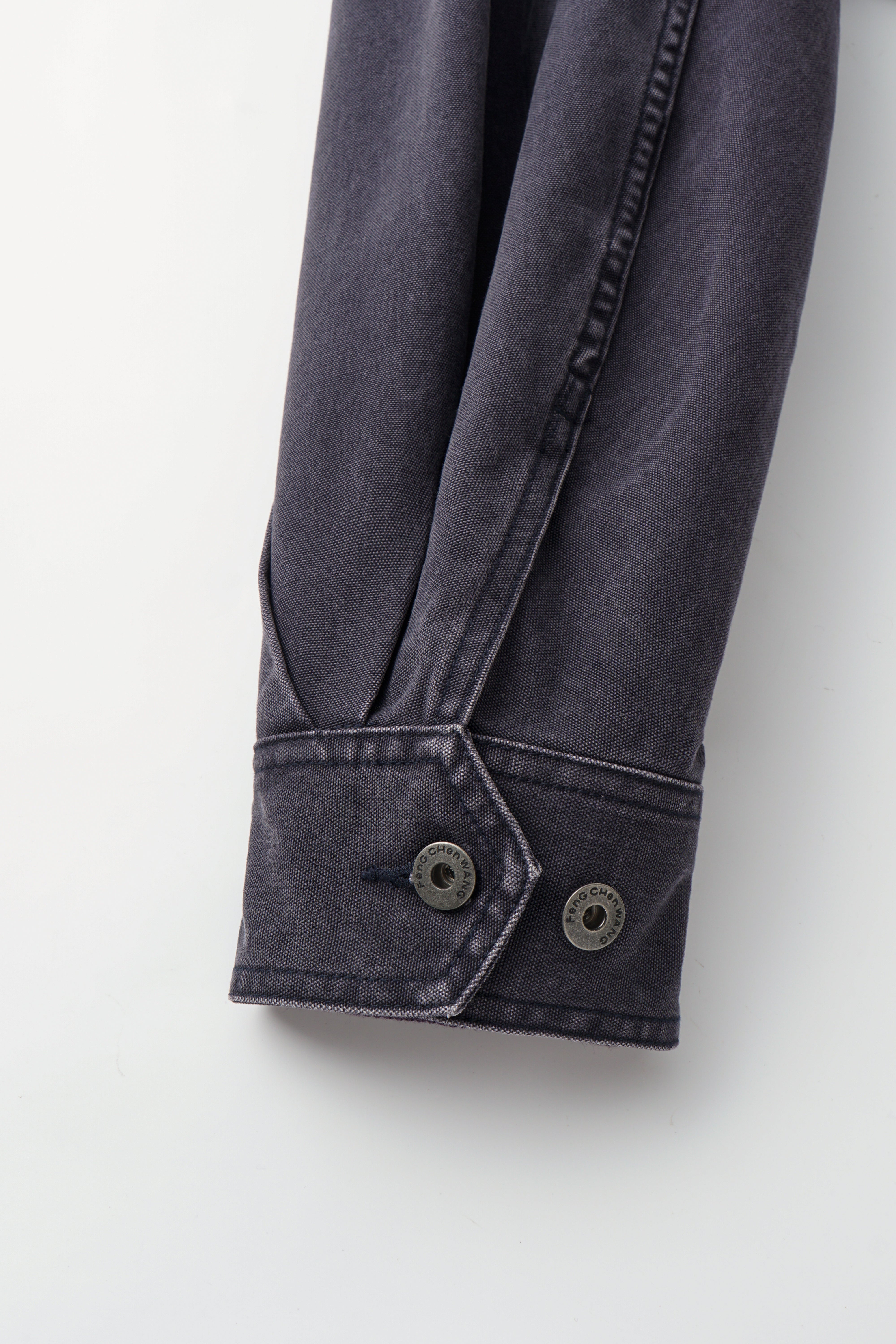 WASHED PLEATED DENIM JACKET