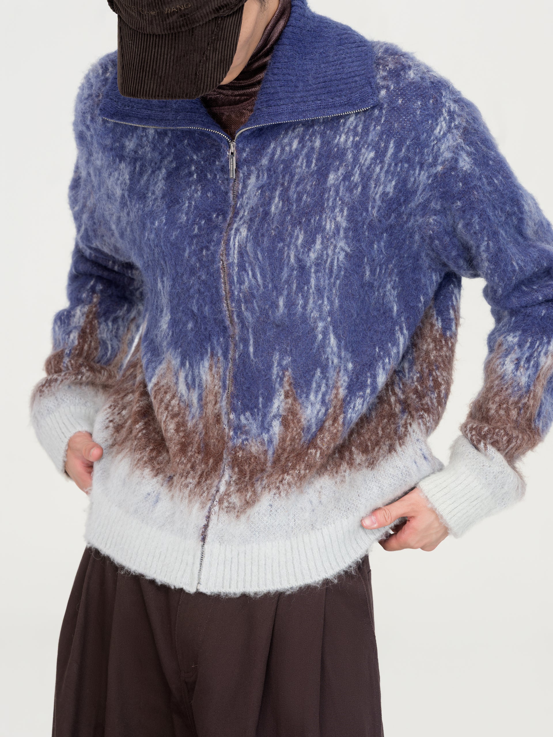 BLUE-TO-BROWN GRADIENT CARDIGAN