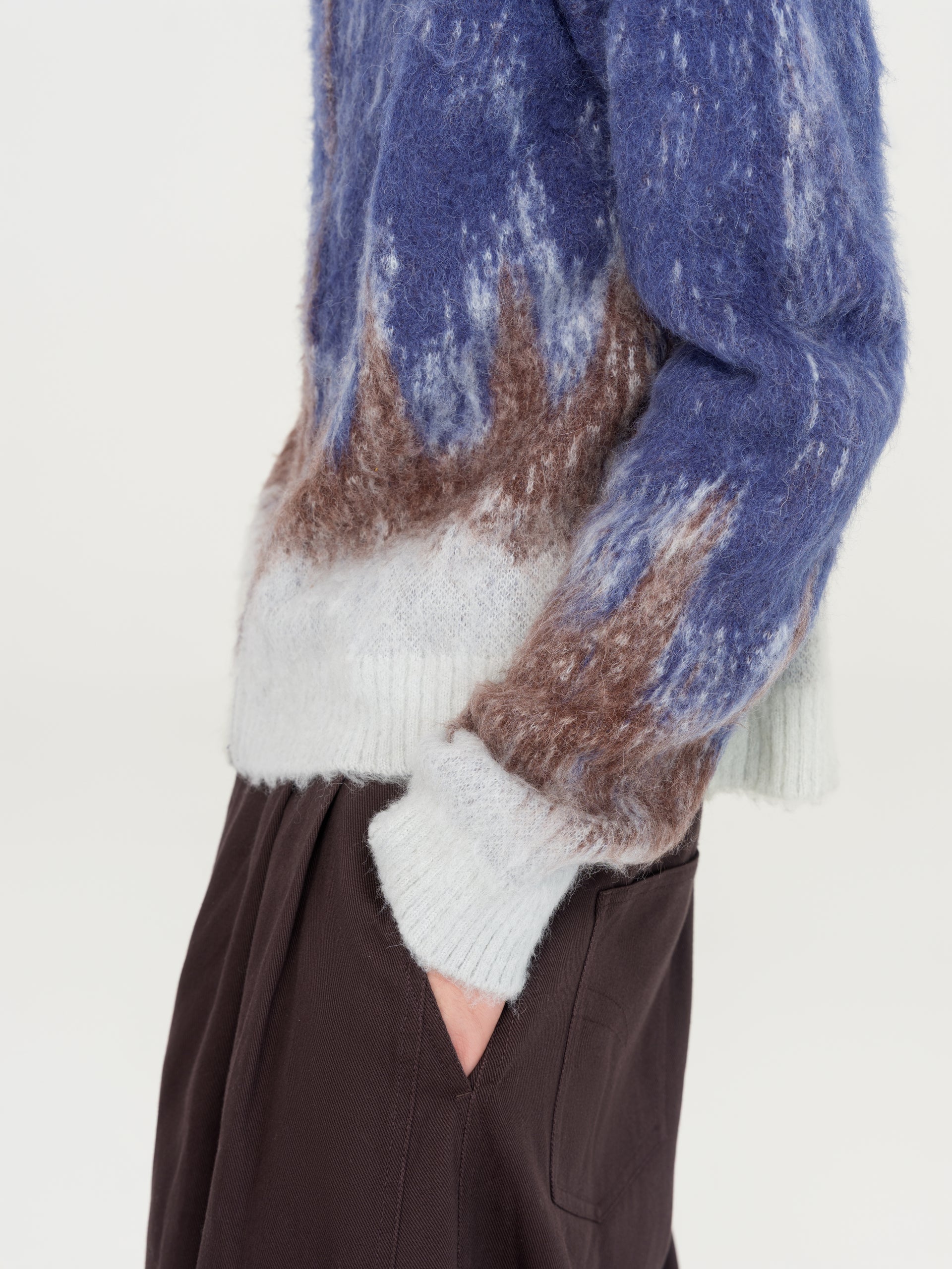 BLUE-TO-BROWN GRADIENT CARDIGAN