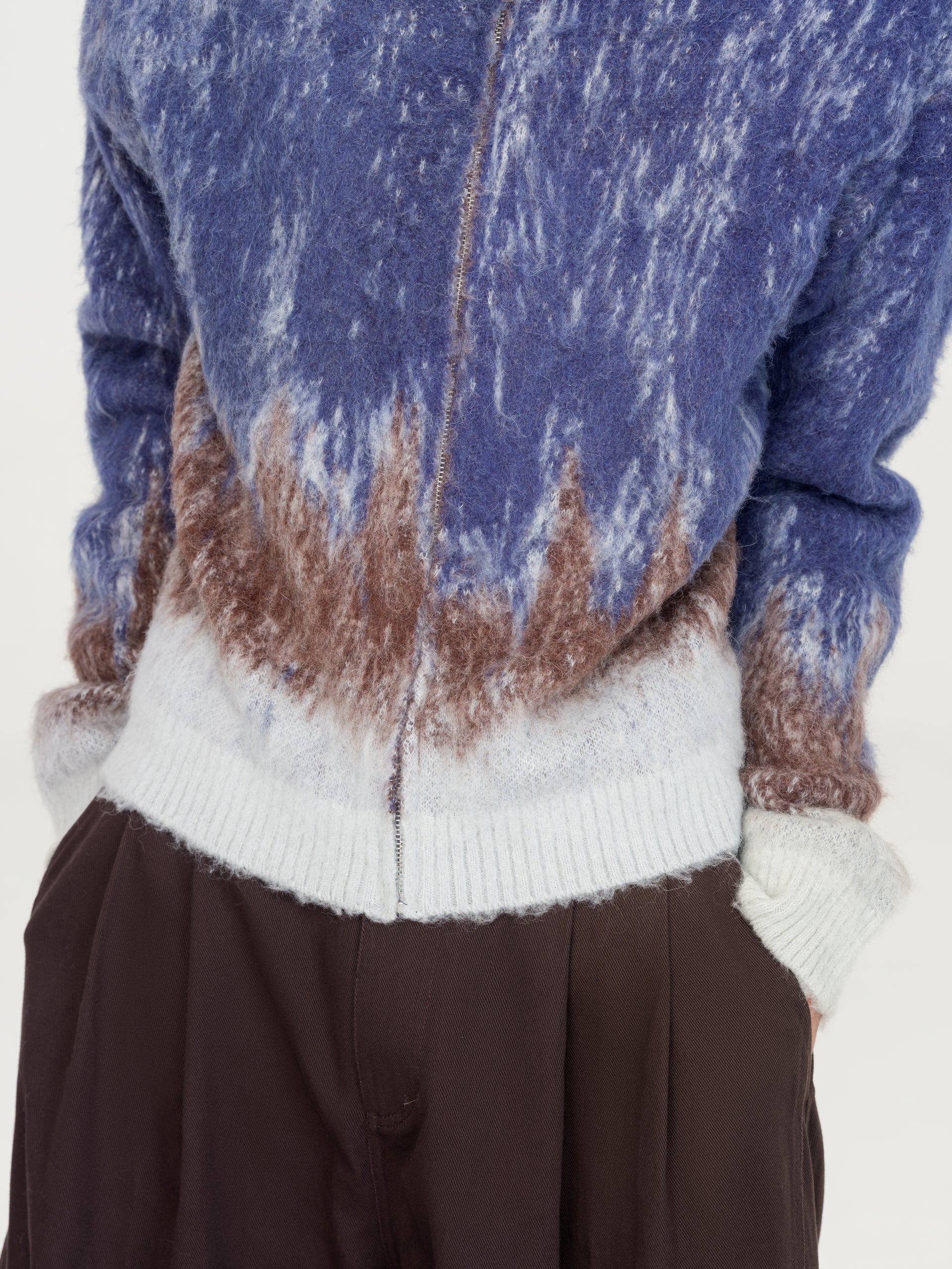 BLUE-TO-BROWN GRADIENT CARDIGAN