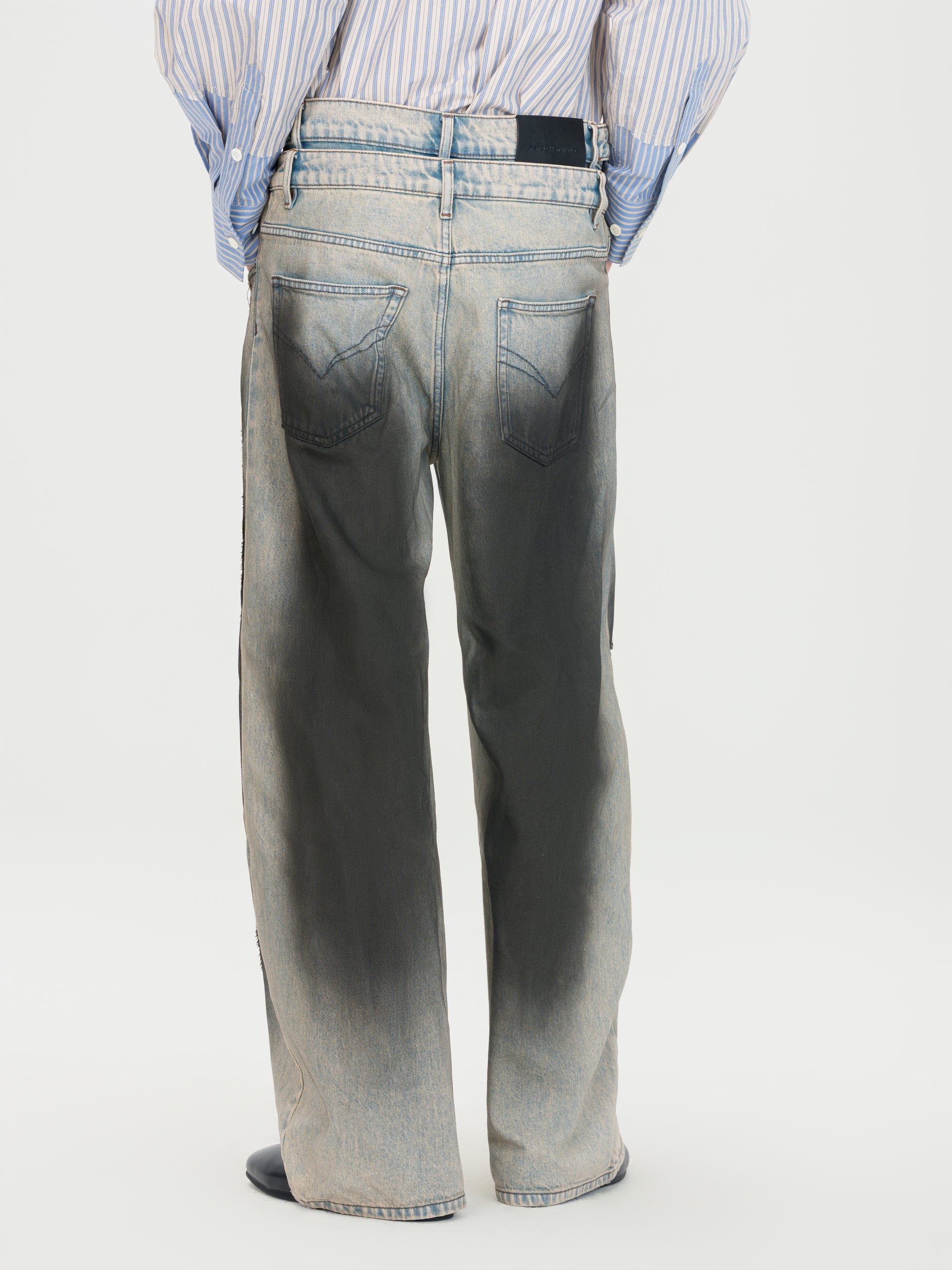 BLUE-TO-BLACK VINTAGE OMBRE JEANS