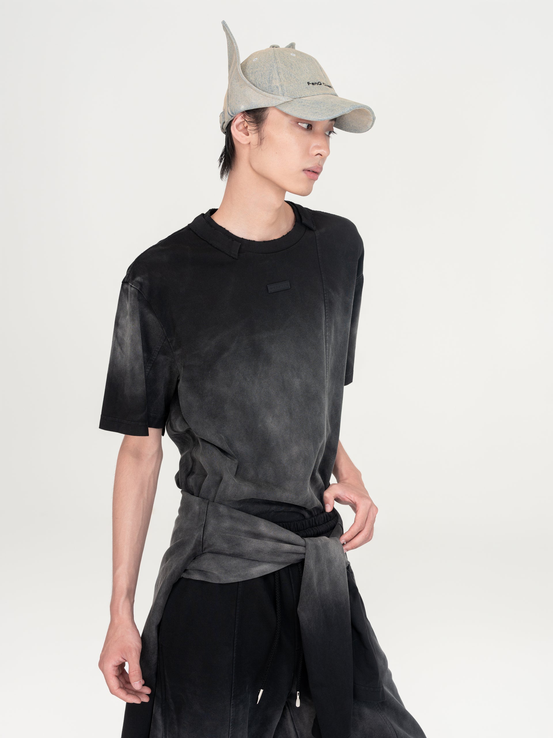 GREY GRADIENT WASHED T-SHIRT