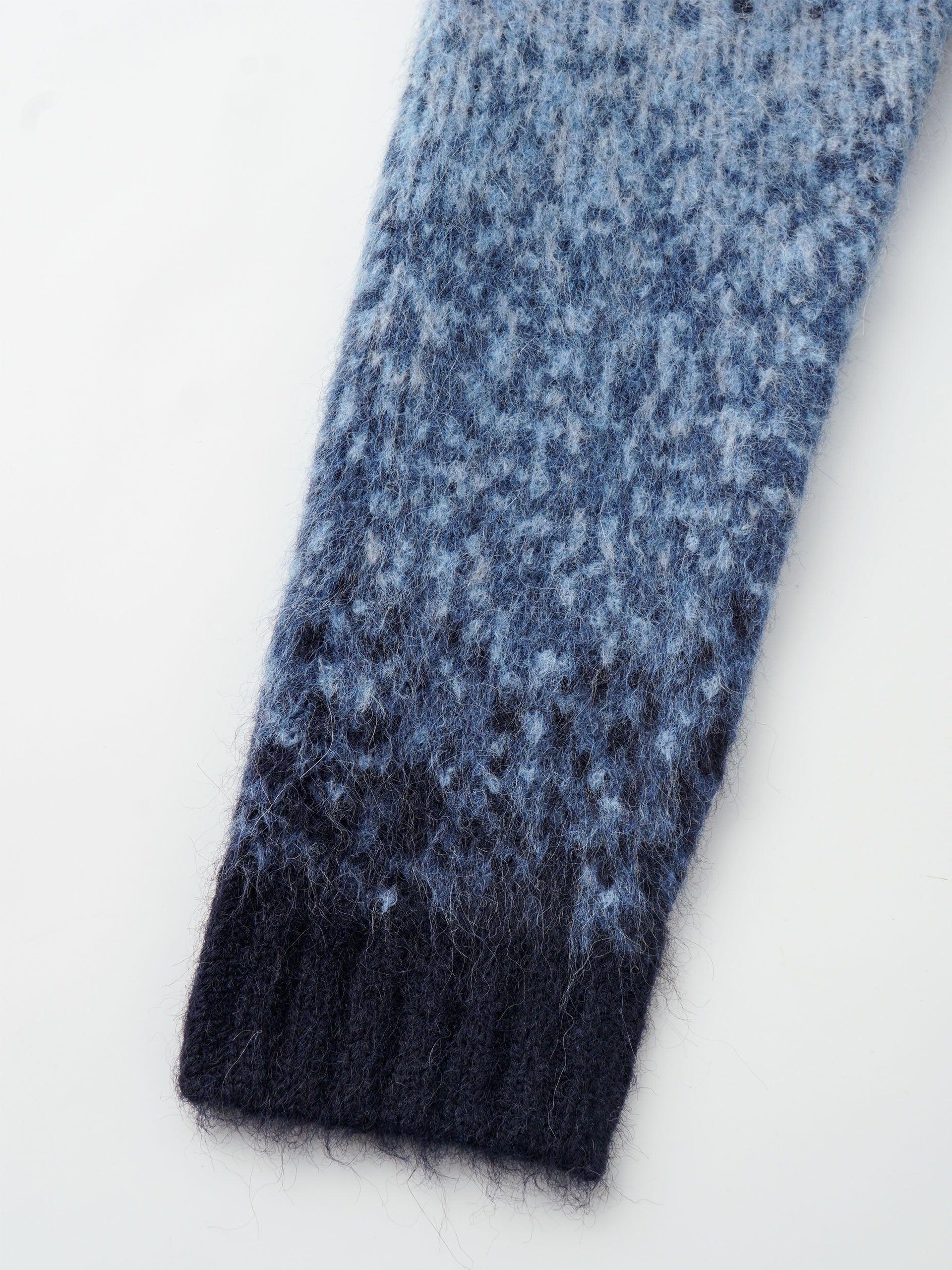 BLUE GRADIENT JACQUARD KNIT CARDIGAN