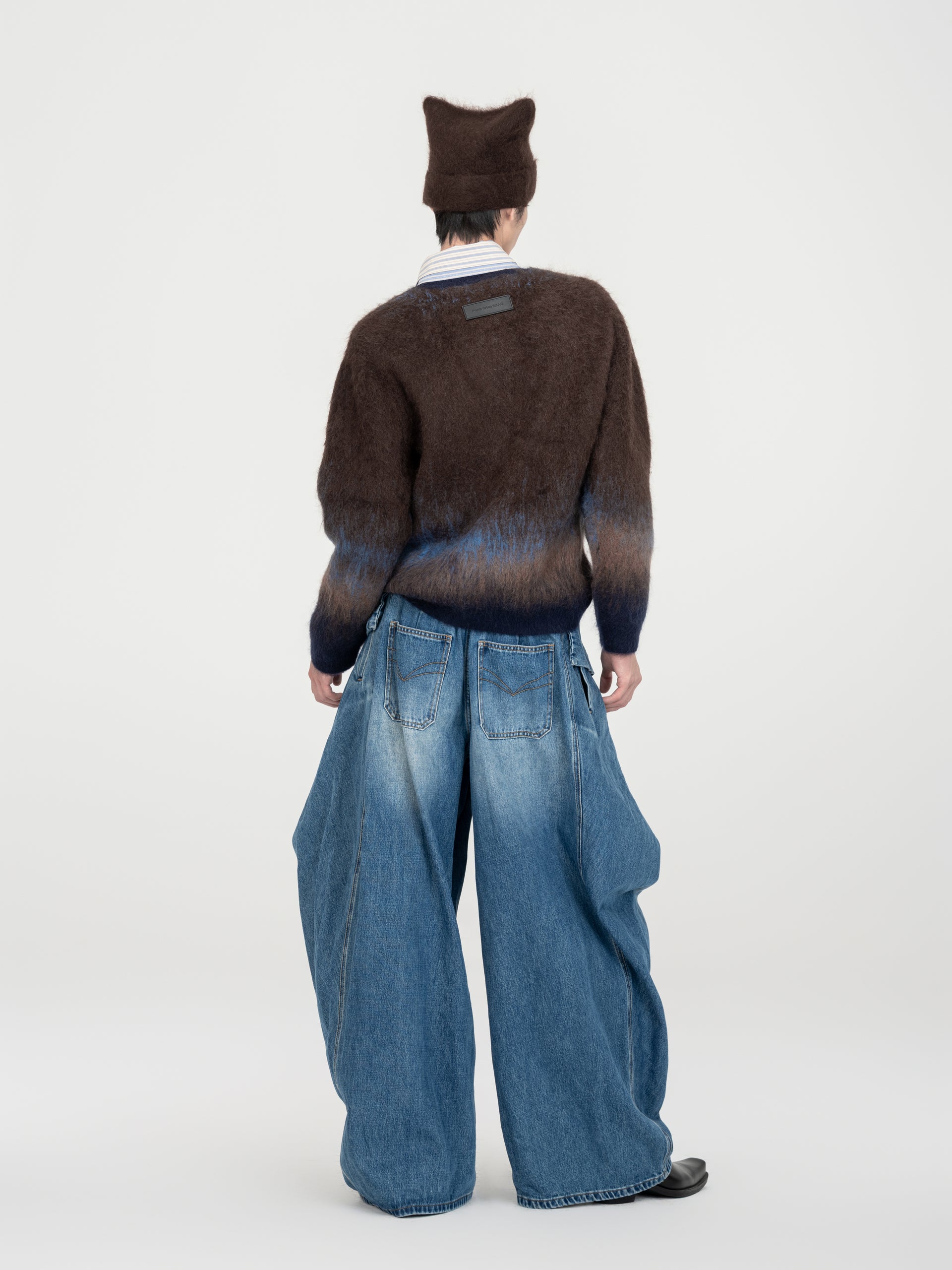 WASHED PLEATED OVERSIZED JEANS