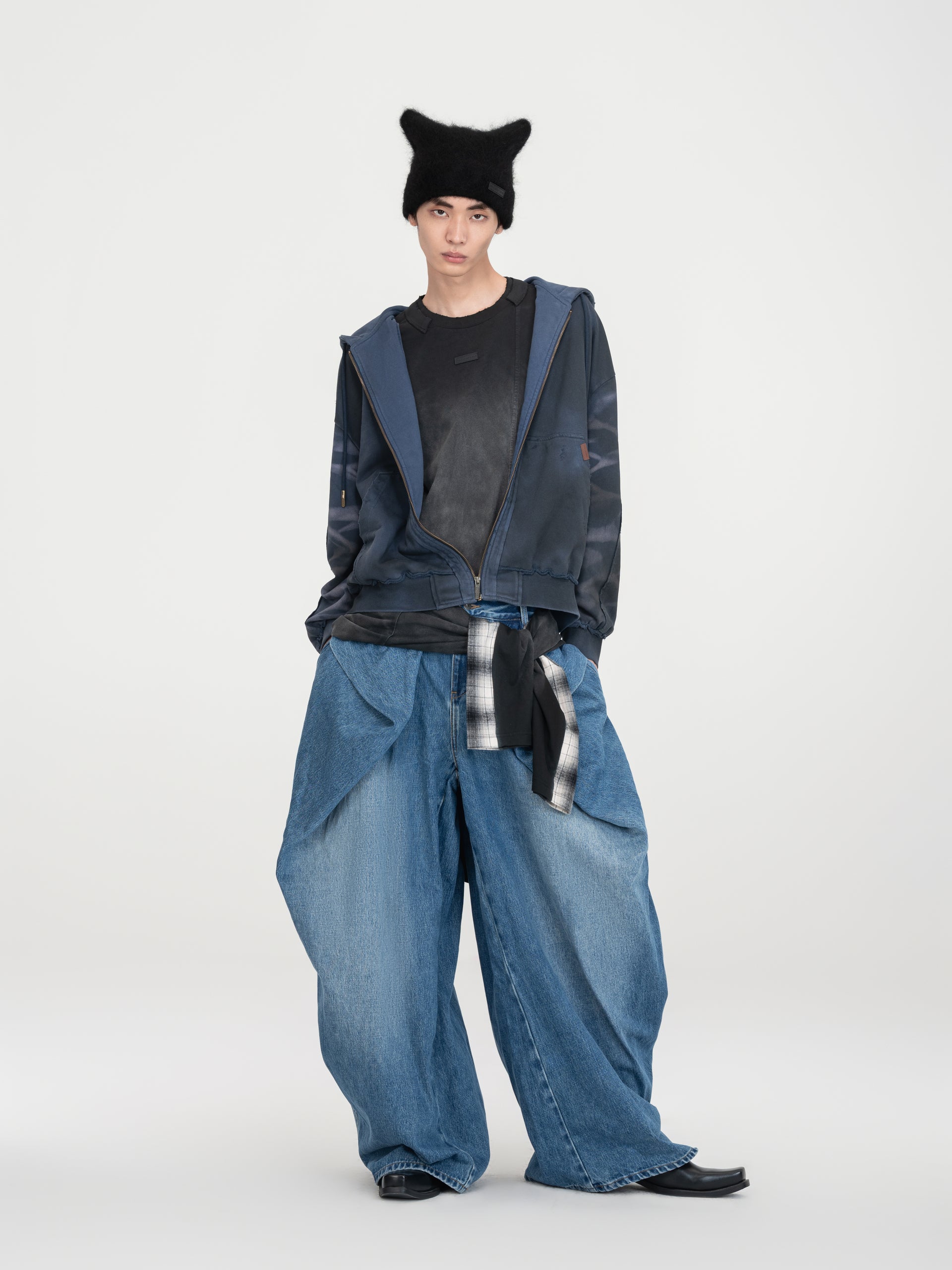 WASHED PLEATED OVERSIZED JEANS