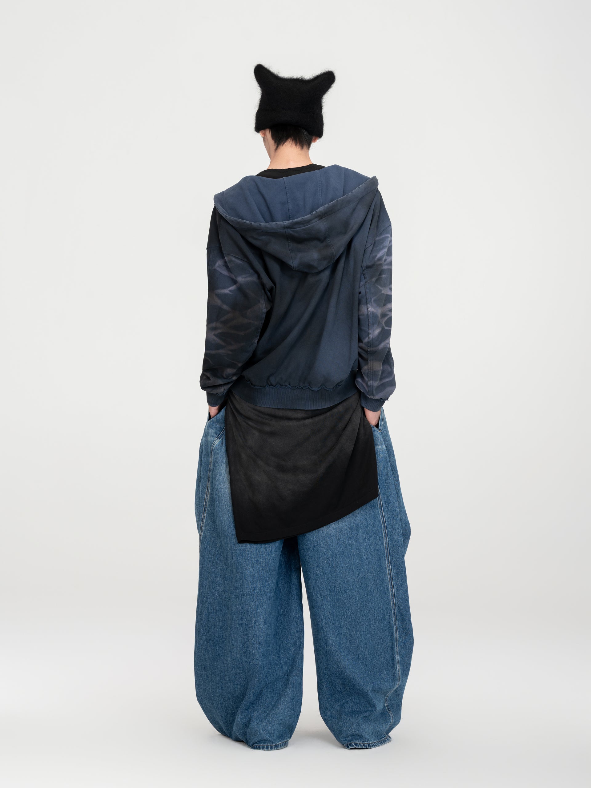 WASHED PLEATED OVERSIZED JEANS
