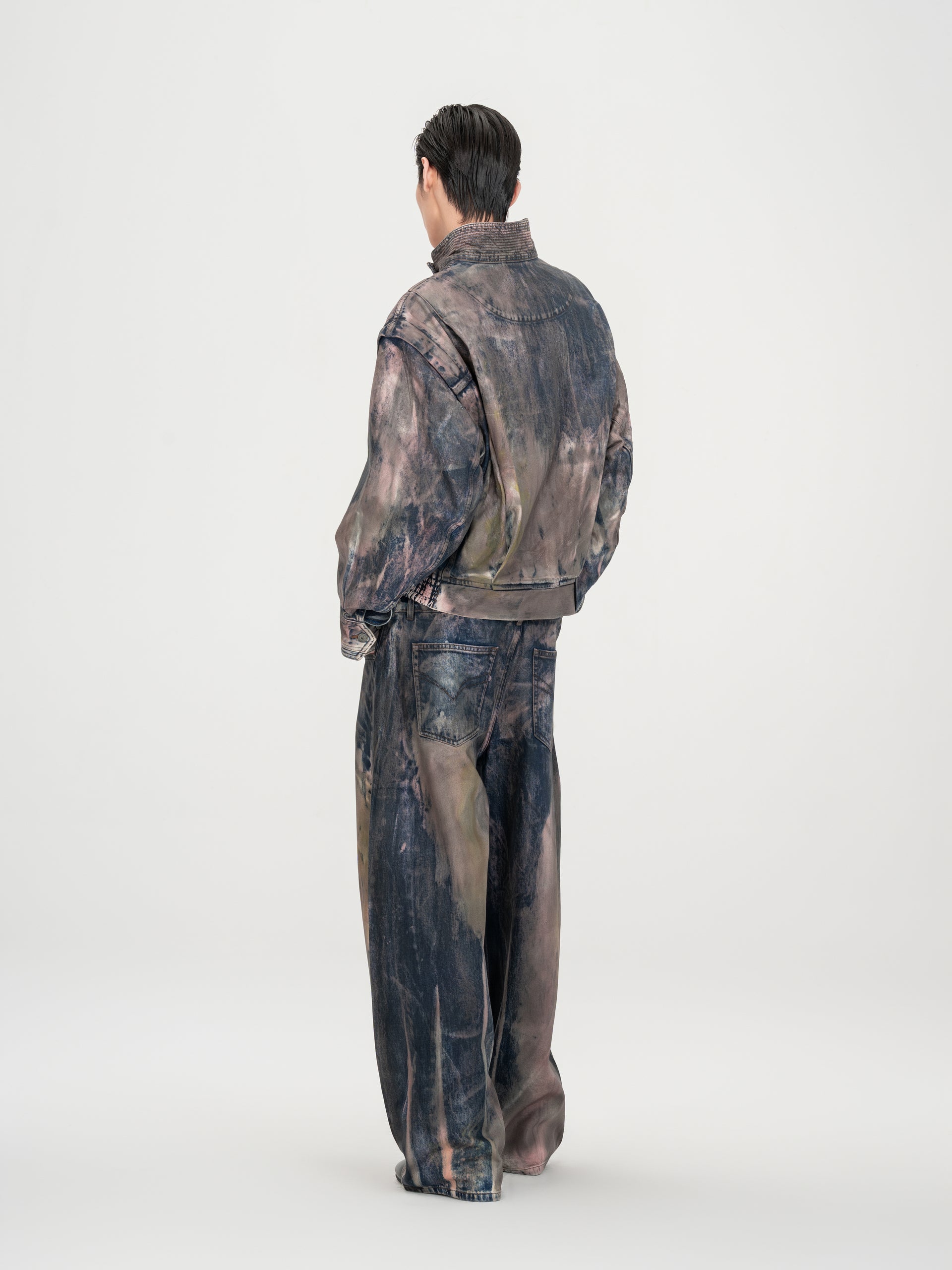 BROWN ARTISTICALLY TIE-DYED COATED DENIM STAND-COLLAR JACKET