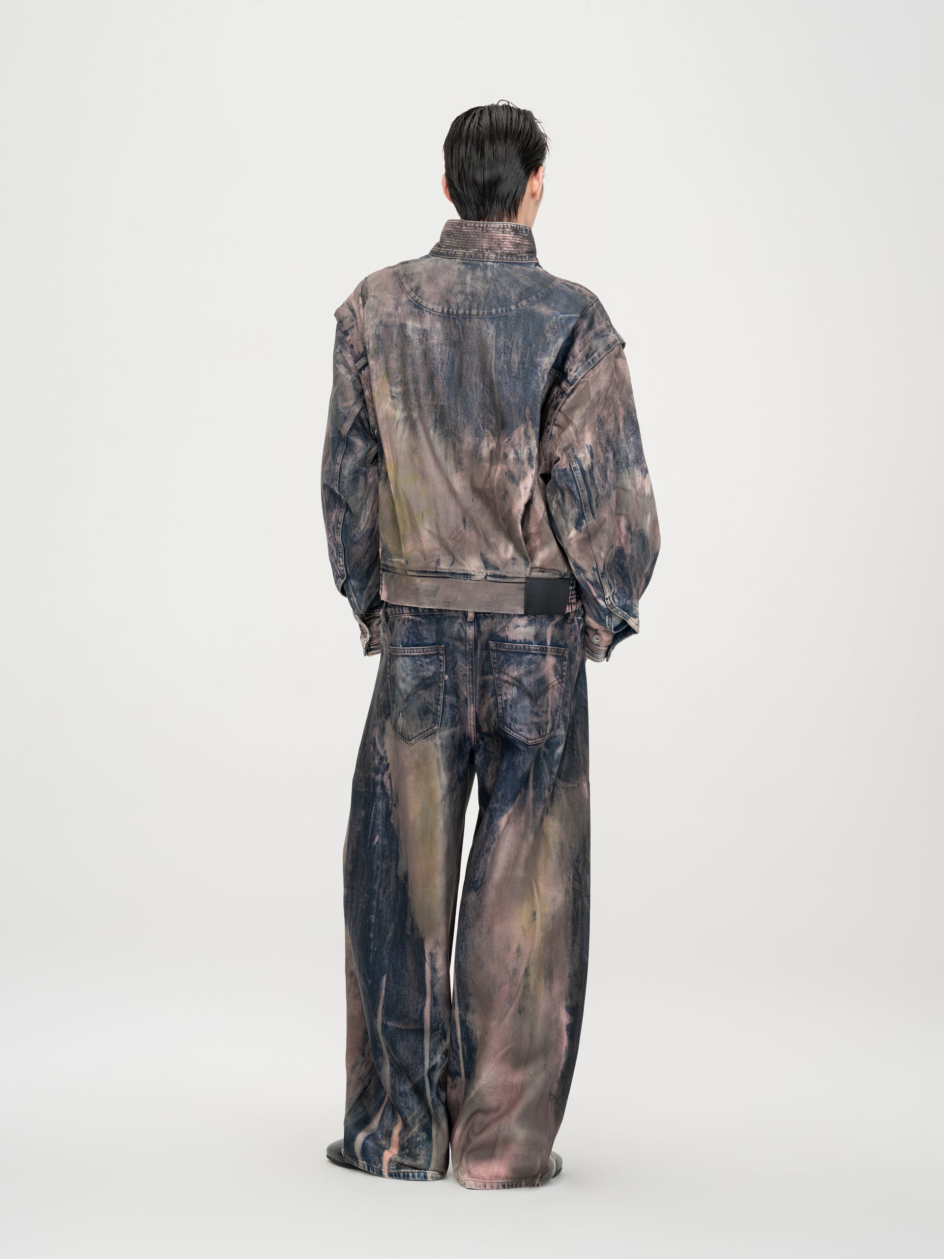 BROWN ARTISTICALLY TIE-DYED COATED DENIM STAND-COLLAR JACKET