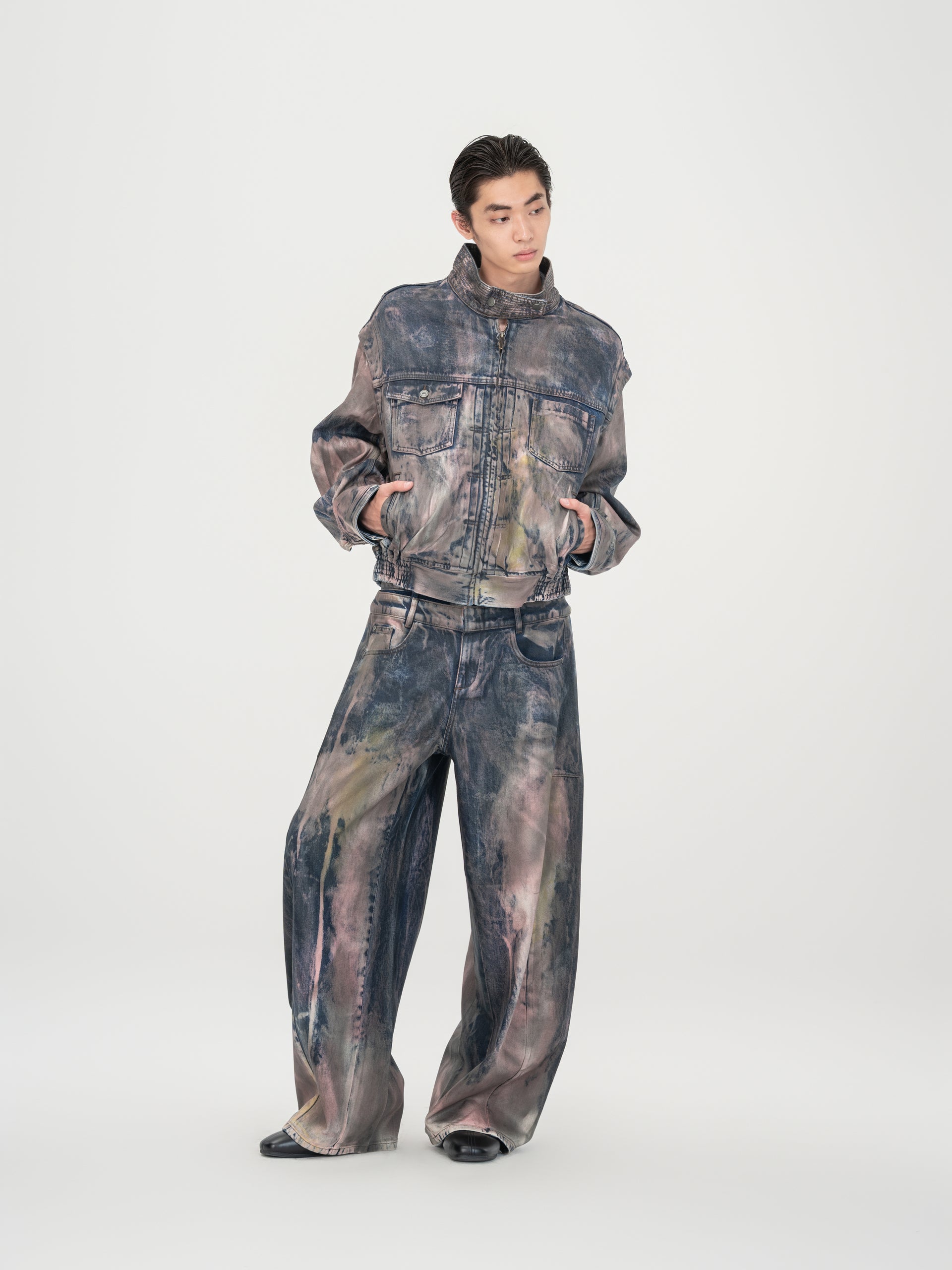 BROWN ARTISTICALLY TIE-DYED COATED DENIM STAND-COLLAR JACKET