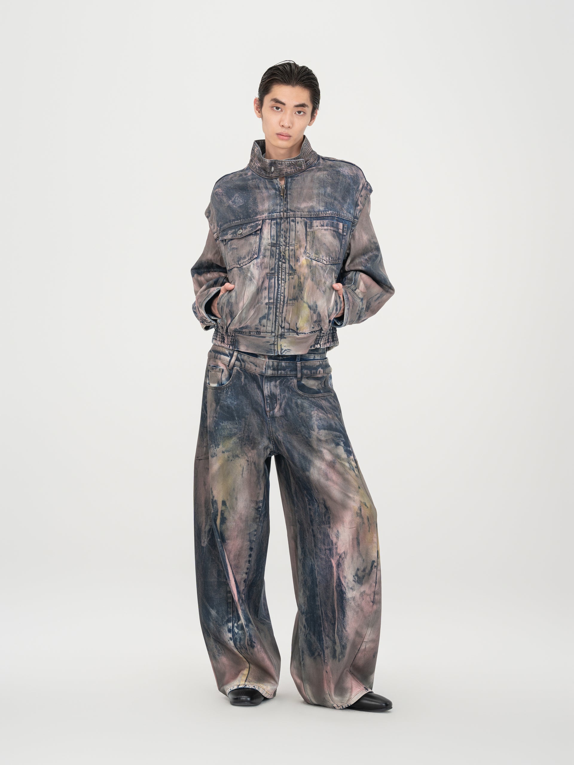 BROWN ARTISTICALLY TIE-DYED COATED DENIM STAND-COLLAR JACKET