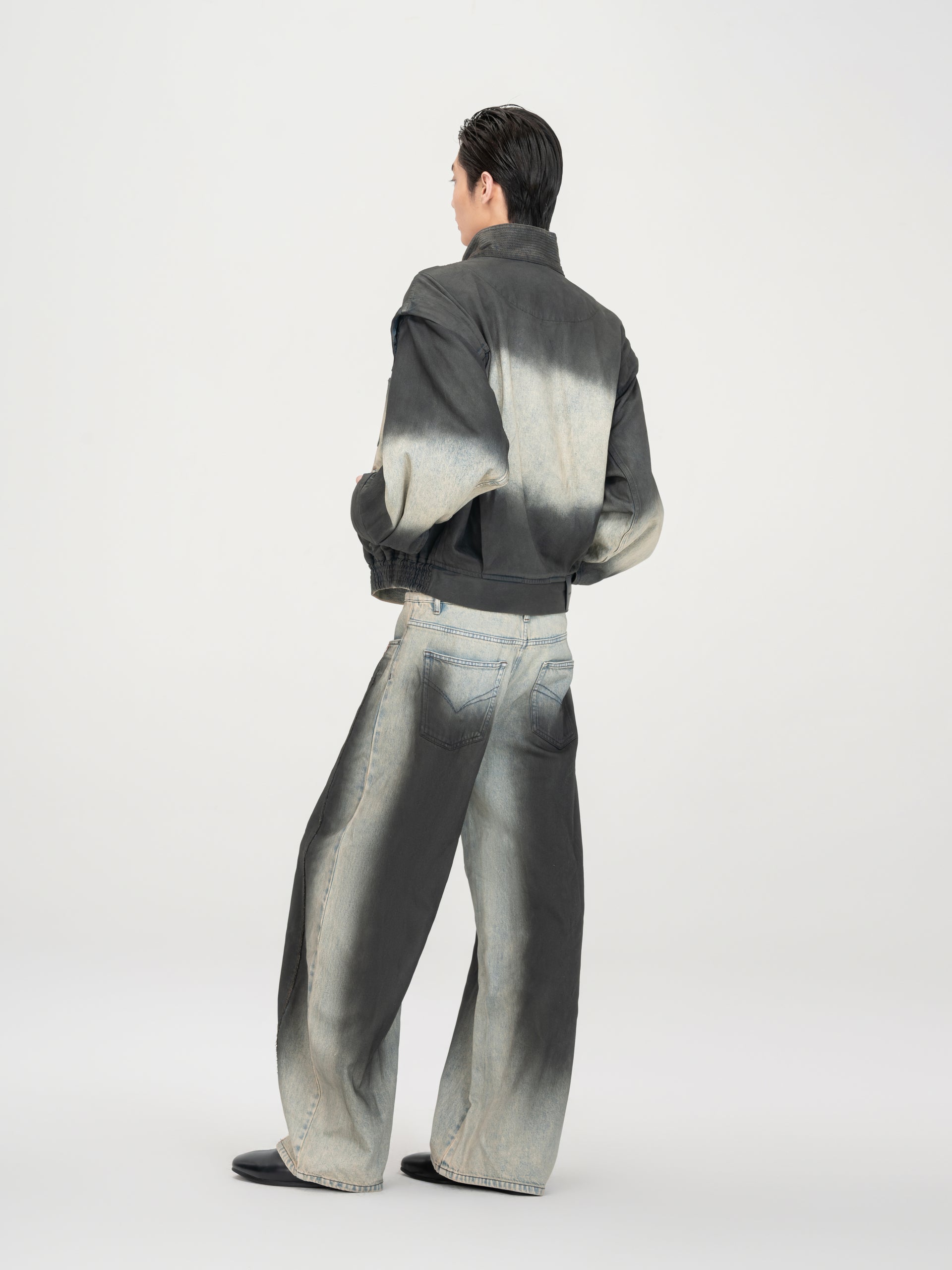 BLUE-TO-BLACK VINTAGE OMBRE JEANS