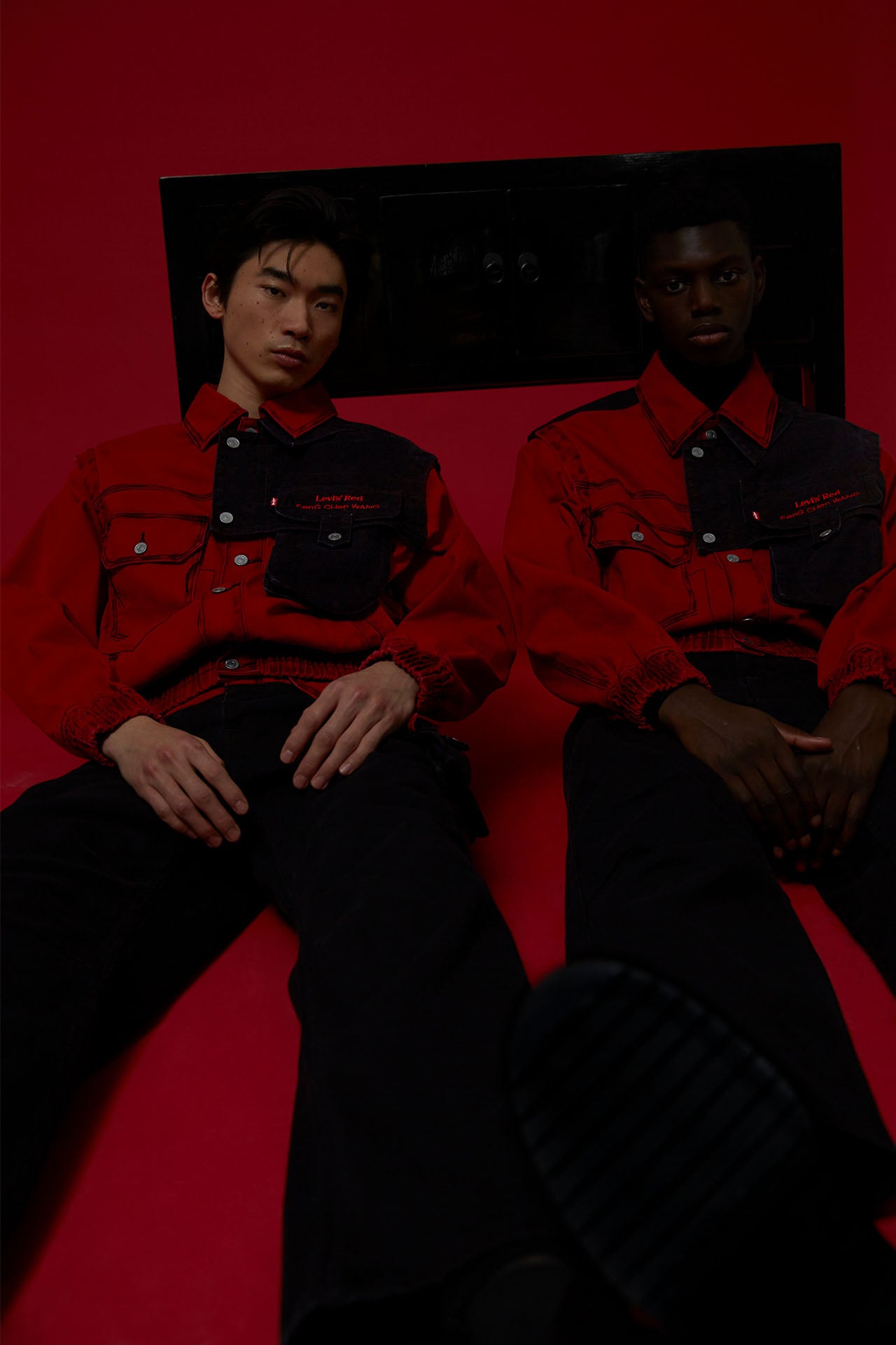 最高級の品質 週末セールFenG CHen WANG Levi's Red デニムジャケット