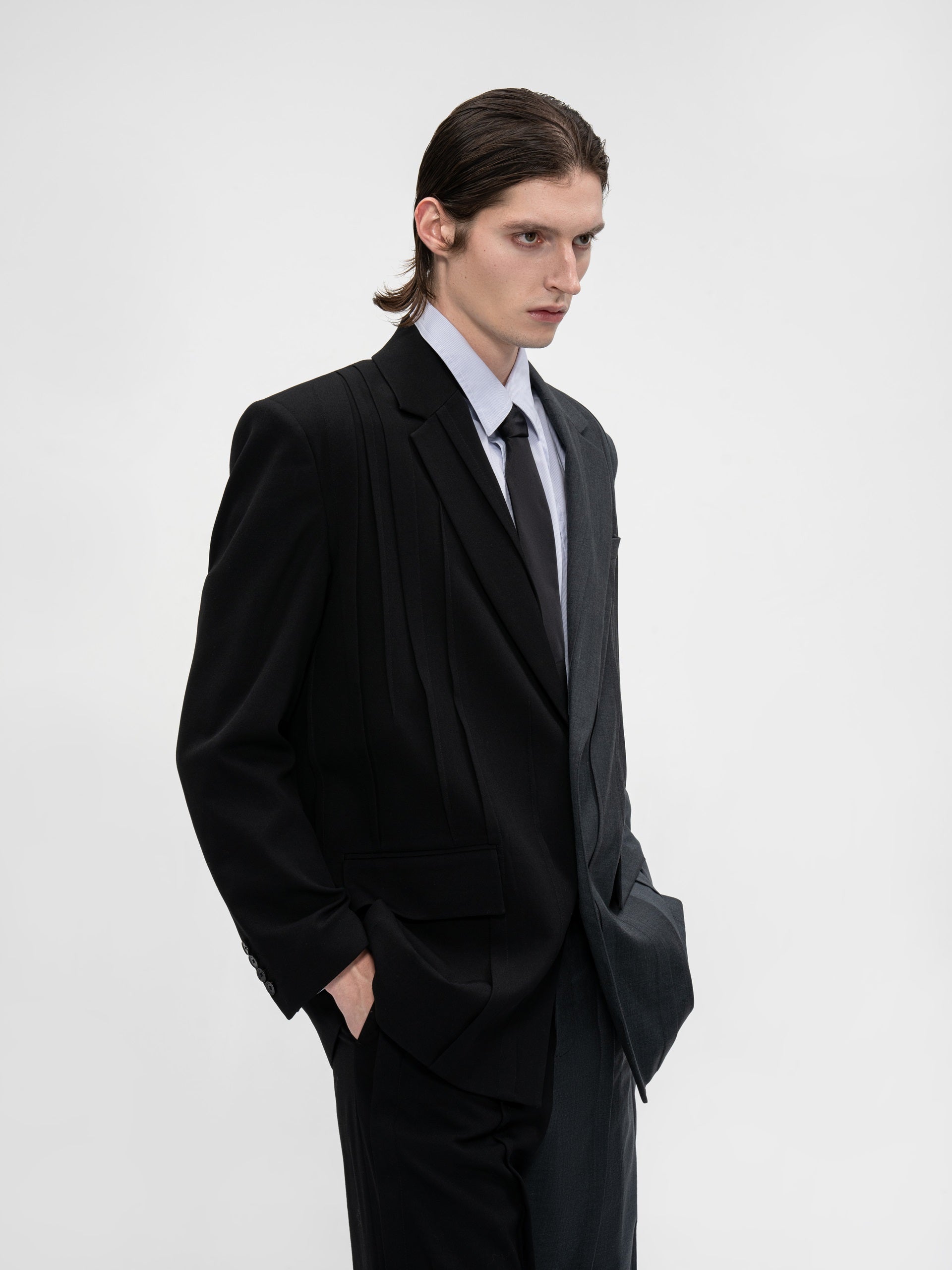 PLEATED TAILORED JACKET