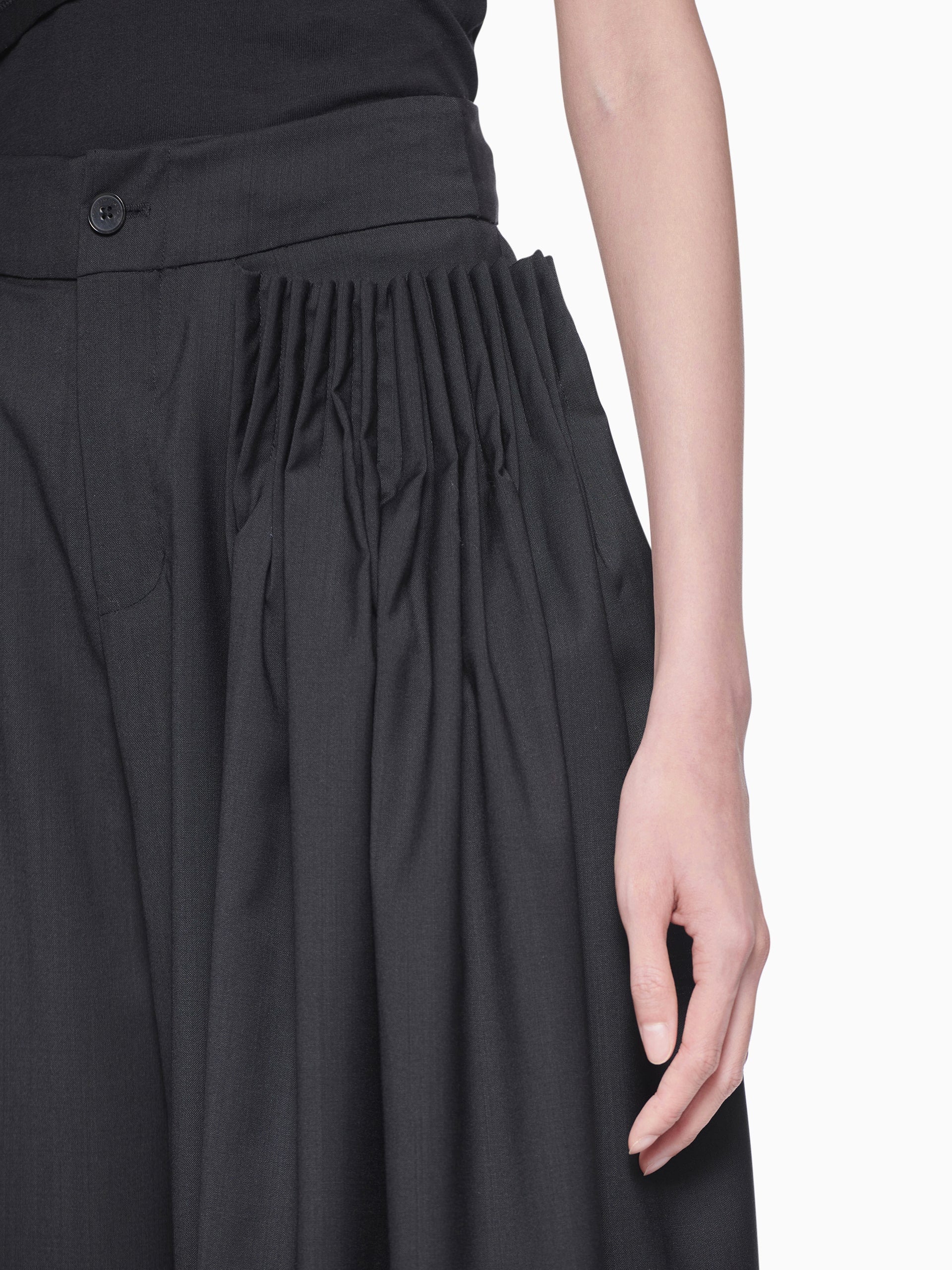 PLEATED WIDE LEG TROUSER