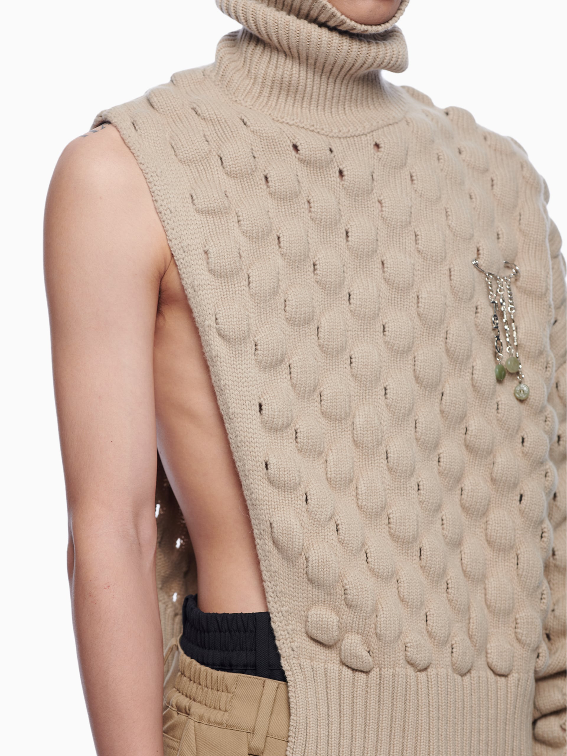 INTARSIA SLEEVELESS SWEATER